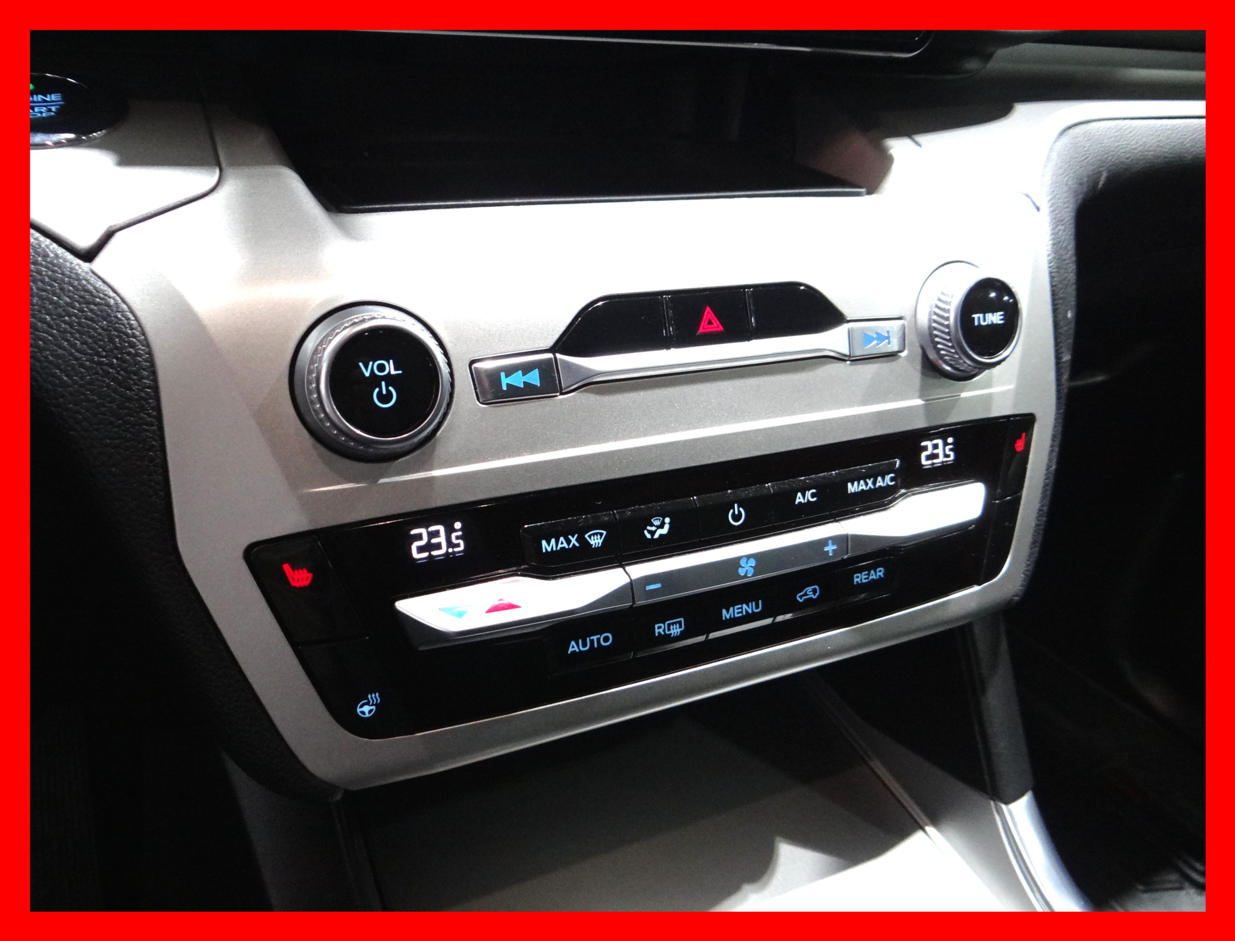 /carconnectiontoronto/2021-Ford-Explorer-7875280985153528.jpg
