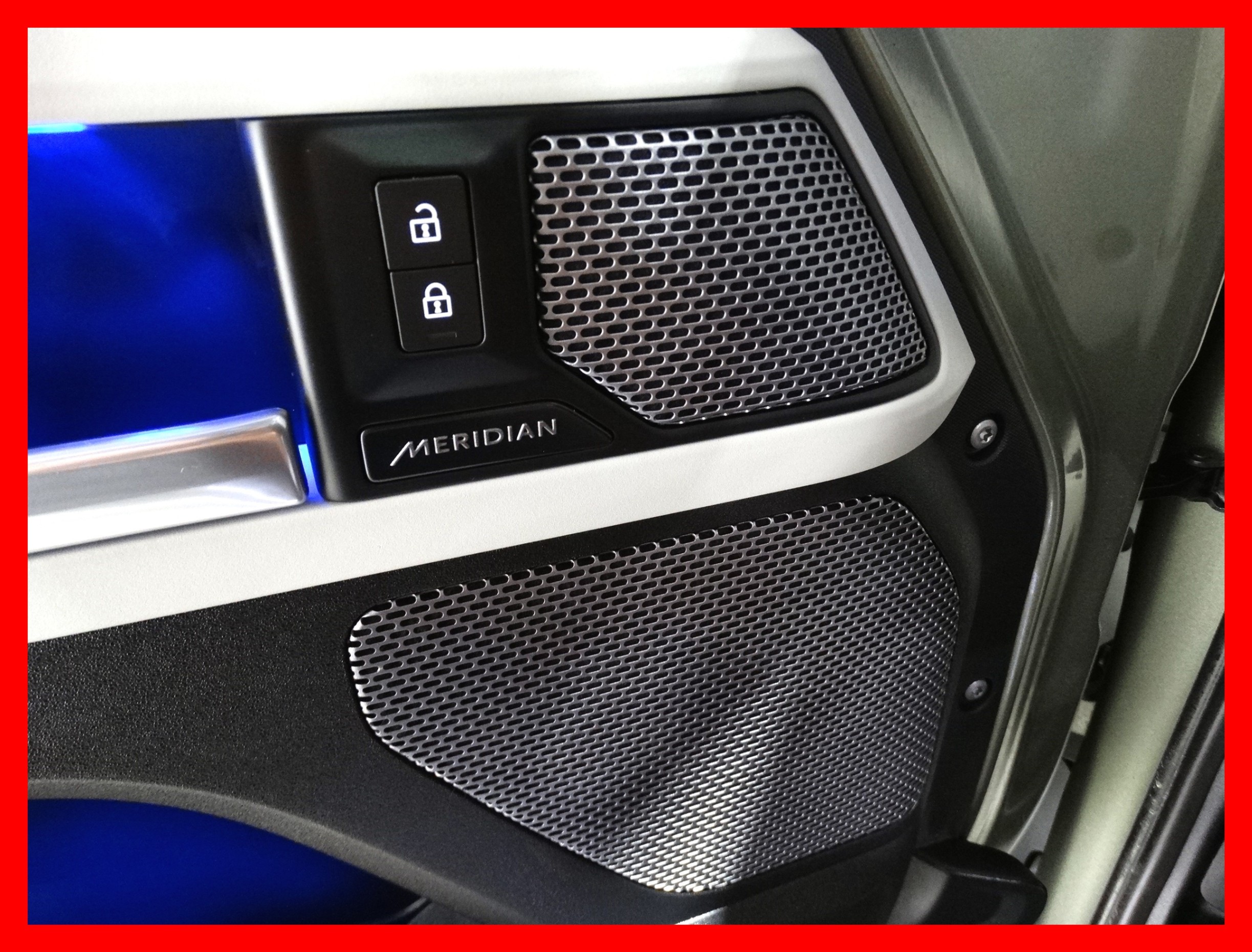 /carconnectiontoronto/2021-LandRover-Defender-49988937755937624.jpg
