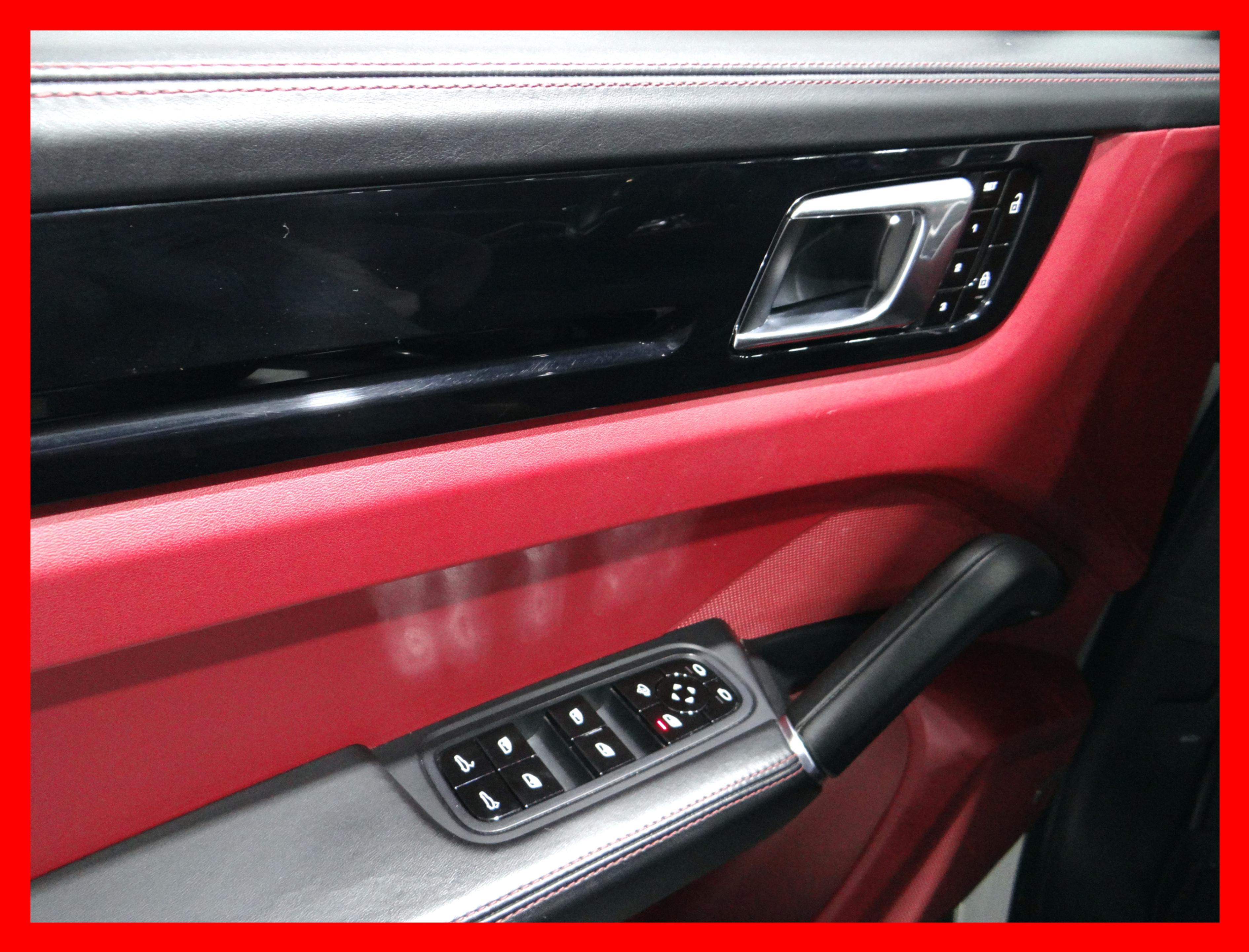 /carconnectiontoronto/2021-Porsche-Cayenne-1048261970320492.jpg