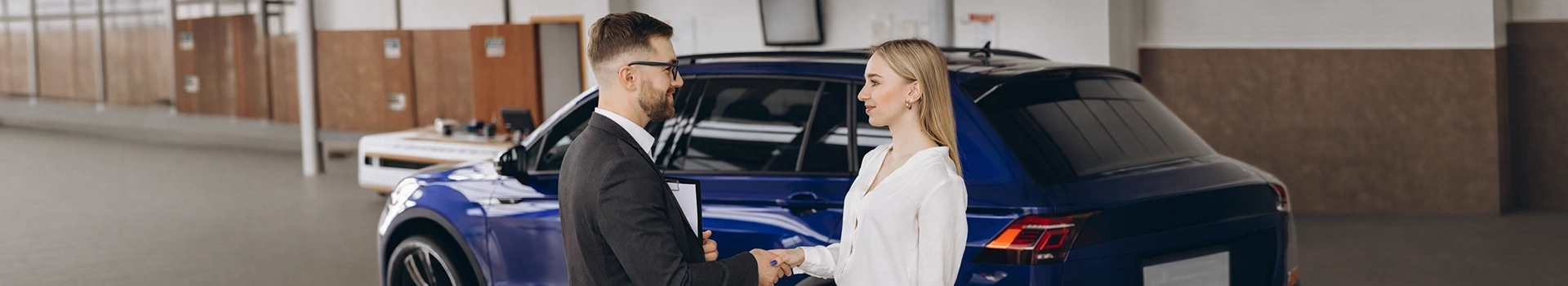 https://hillzcdn.ca/carmax/11045991146940004-finance-department.webp