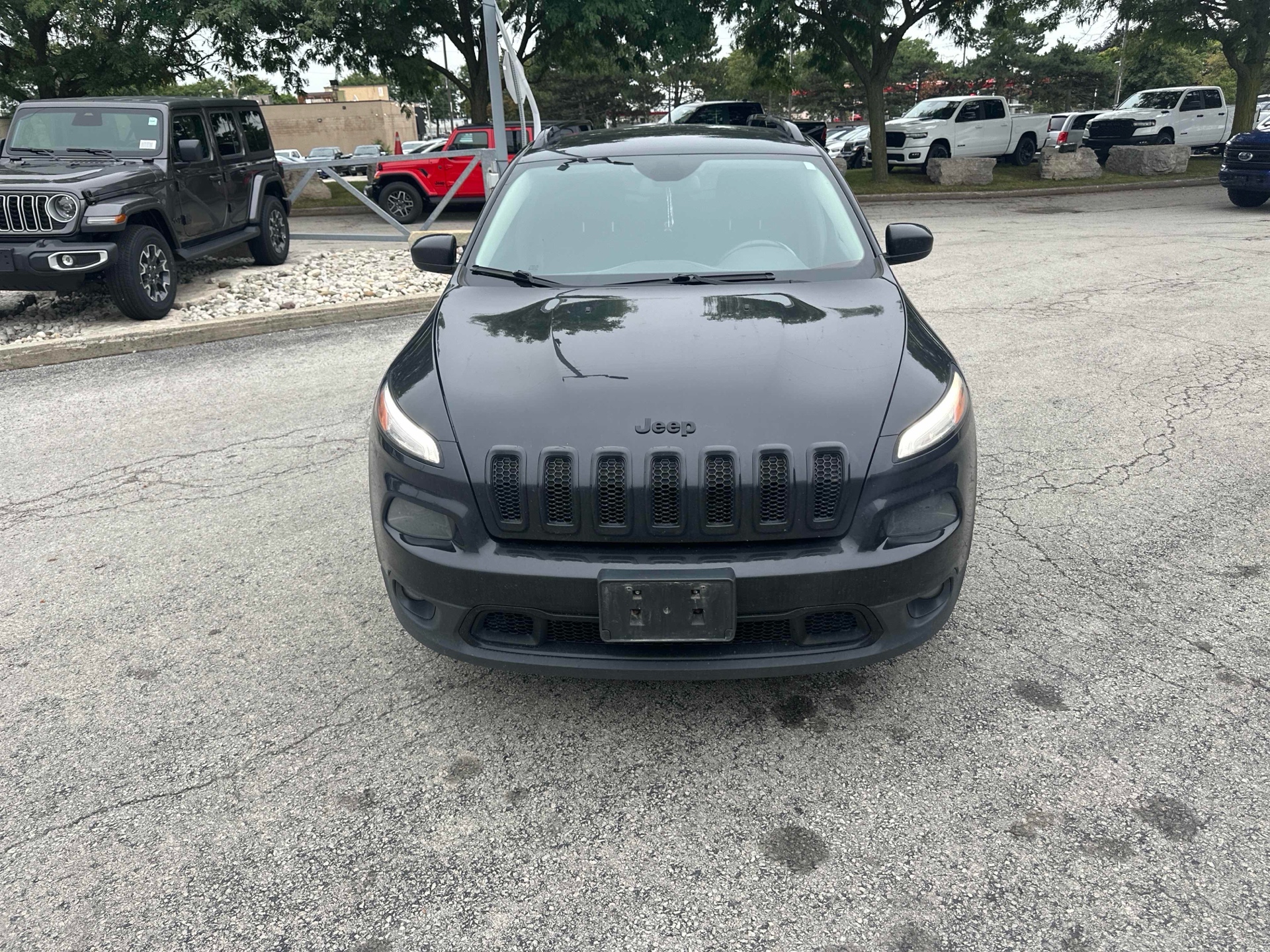 /carzrus/2016-Jeep-Cherokee-6060751384690459.jpg