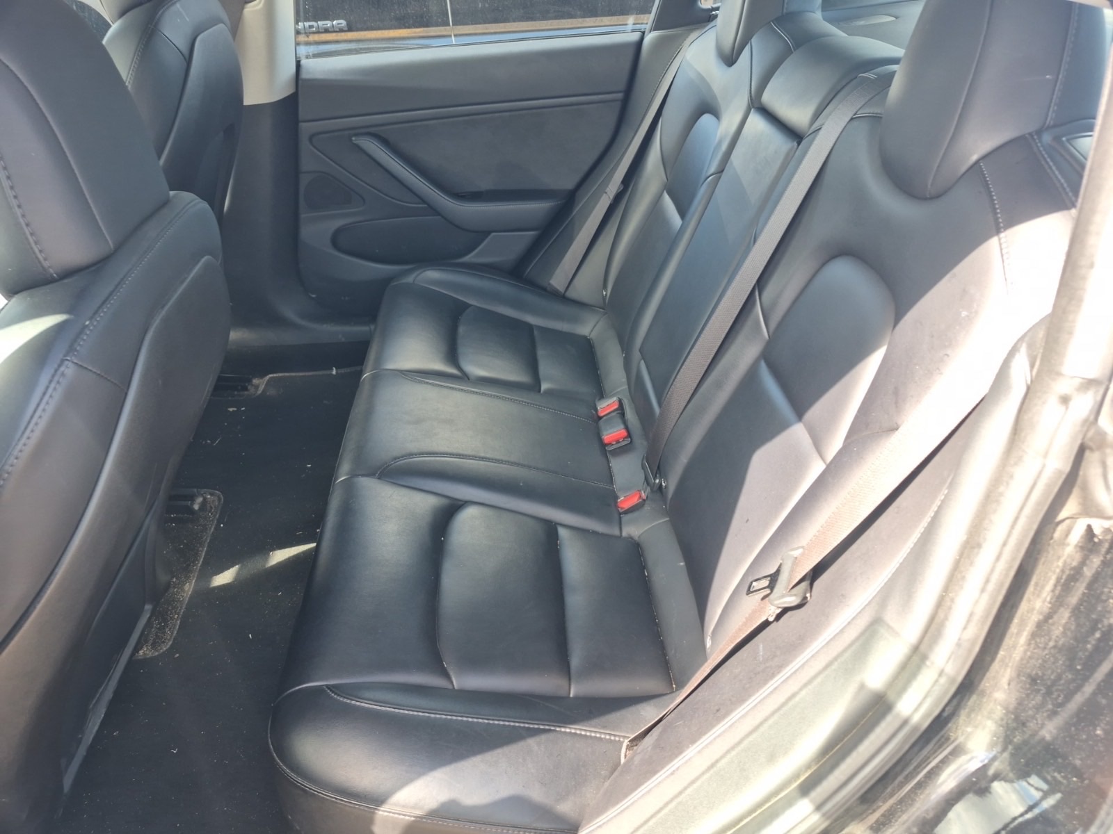 /carzrus/2018-Tesla-Model3-8695588332763224.jpg