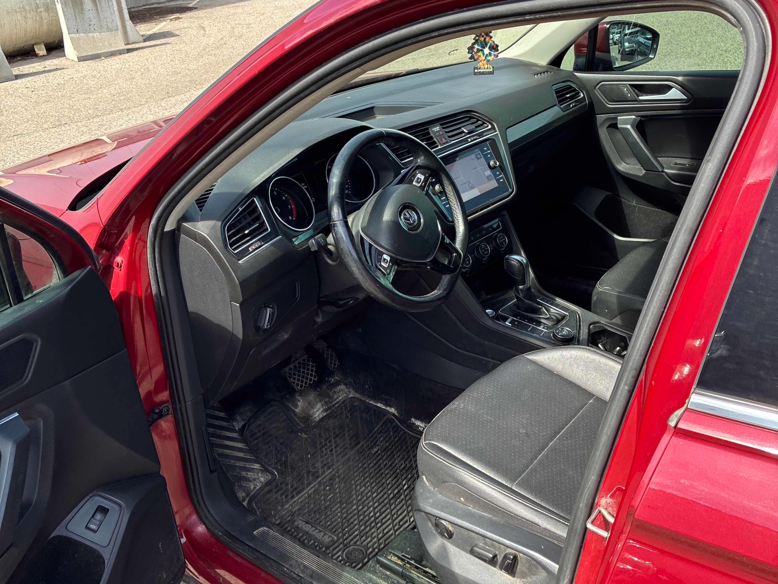 /carzrus/2019-Volkswagen-Tiguan-9727238964280531.jpg