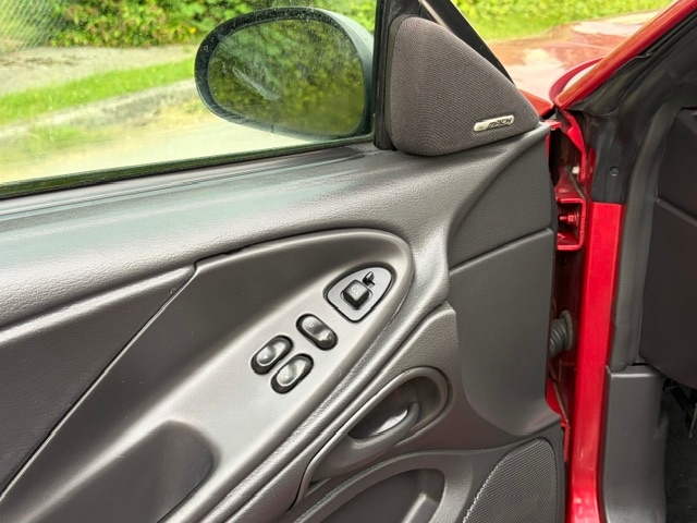 /choosesuperauto/2000-Ford-Mustang-7307928780620632.jpg