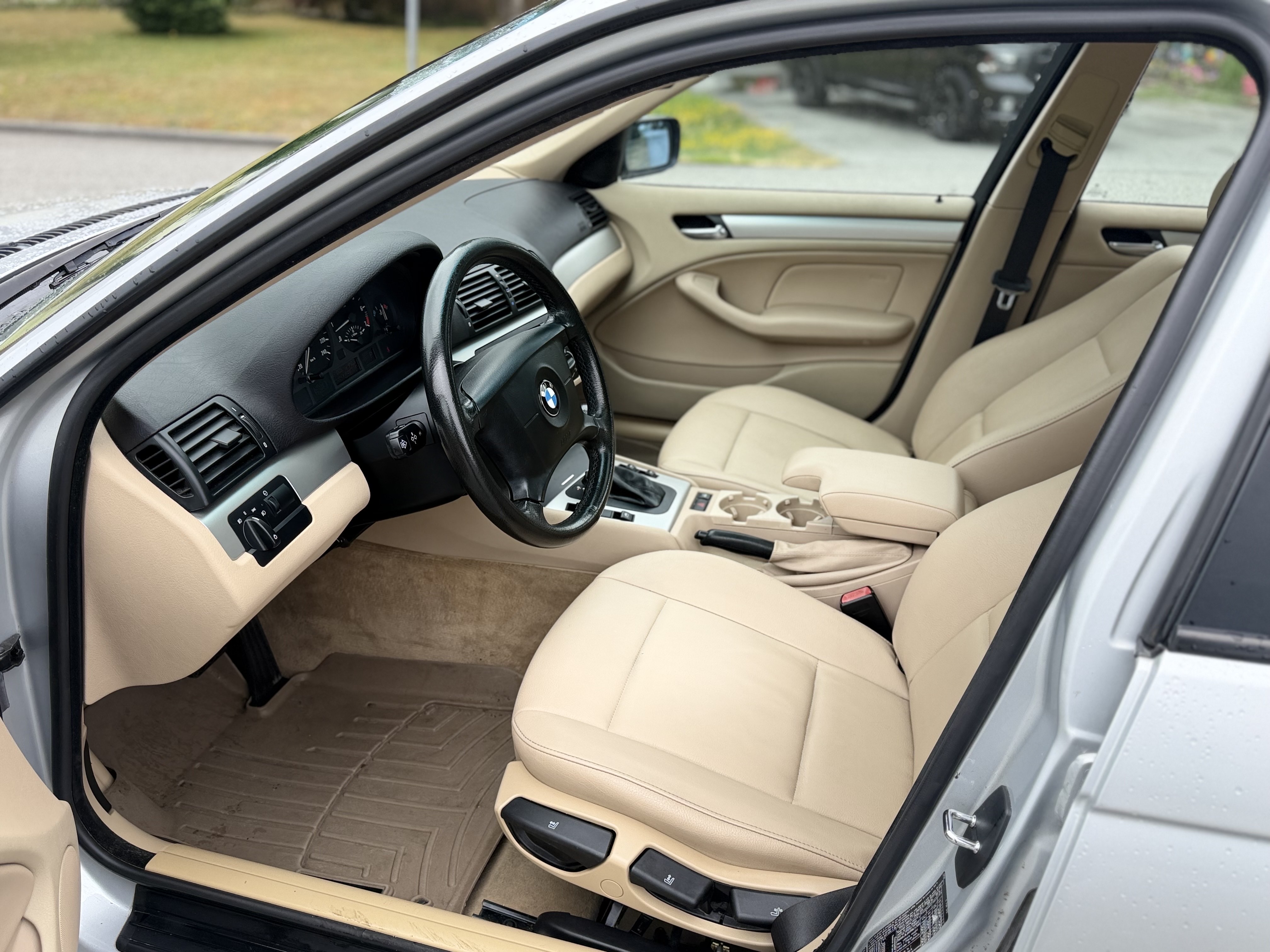 /choosesuperauto/2004-BMW-3-Series-1757608881238104.jpg