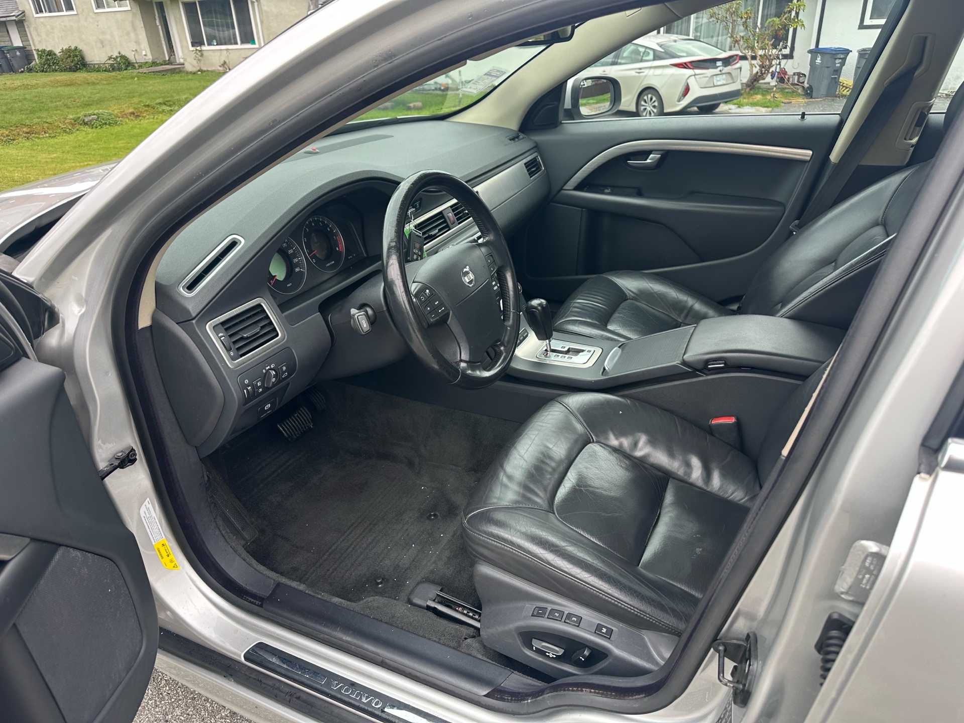 /choosesuperauto/2008-Volvo-V70-11123845227136453.jpg