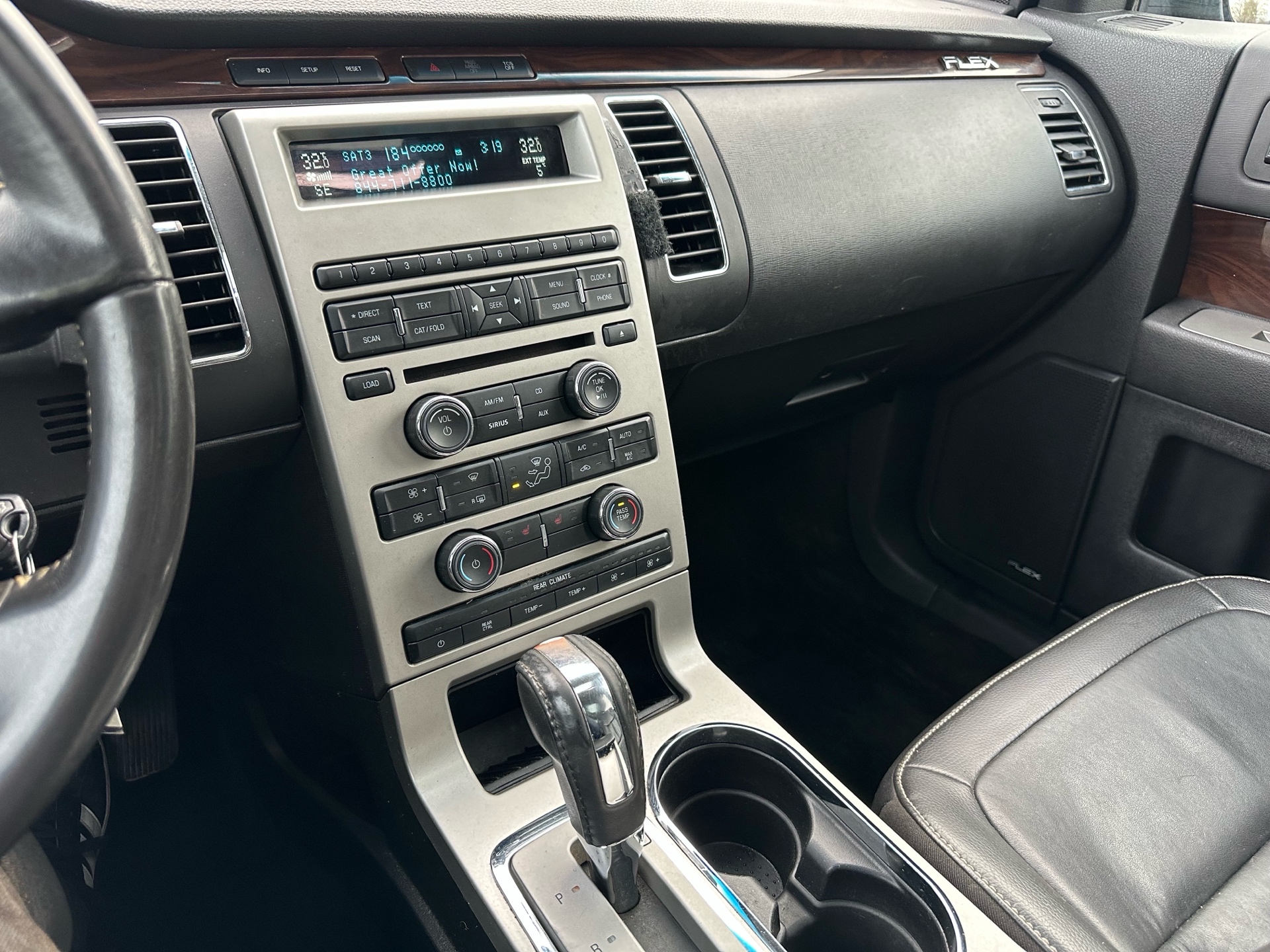 /choosesuperauto/2011-Ford-Flex-024621313780772036.jpg