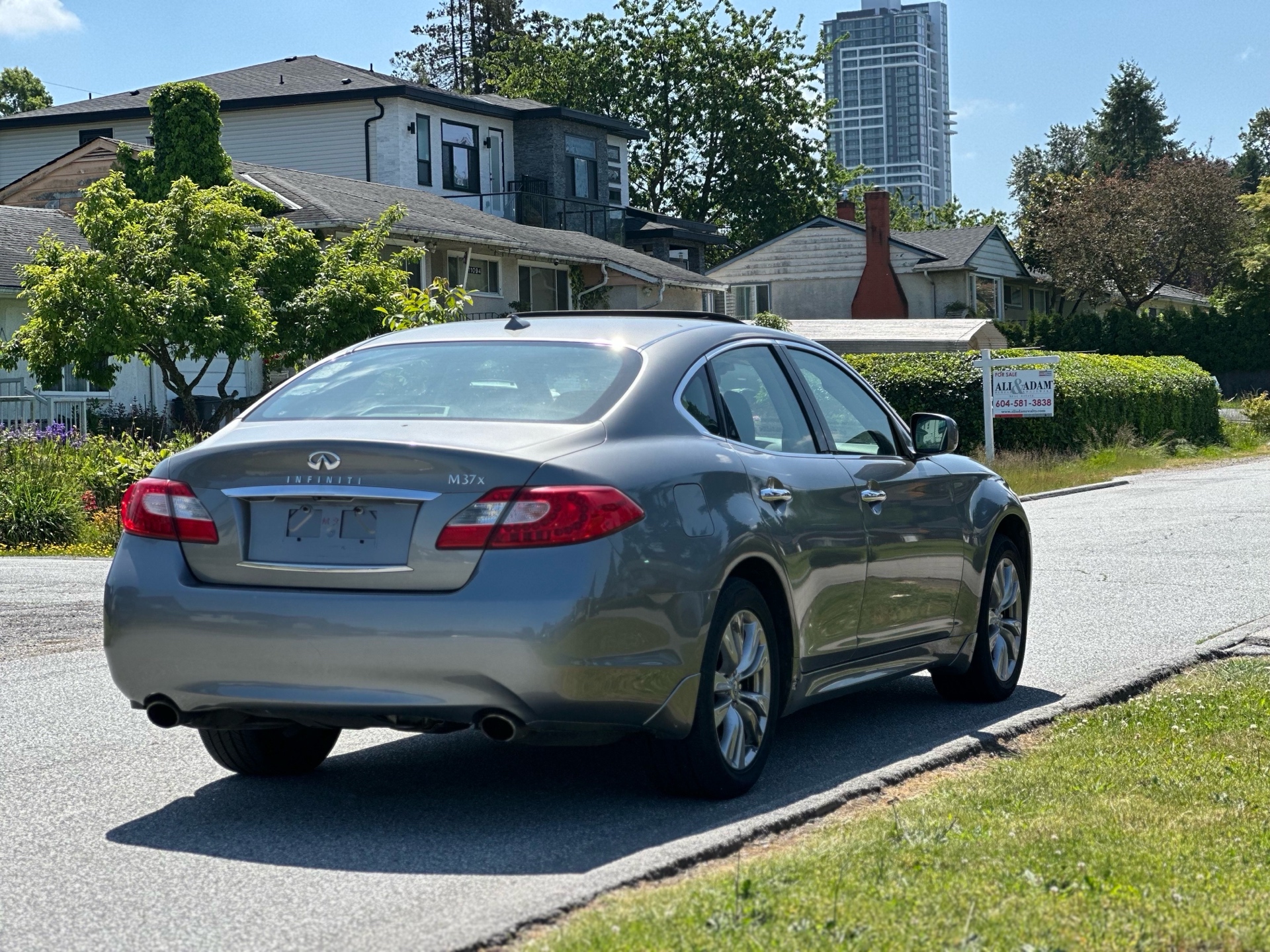 /choosesuperauto/2011-INFINITI-M37-1765356168686698.jpg