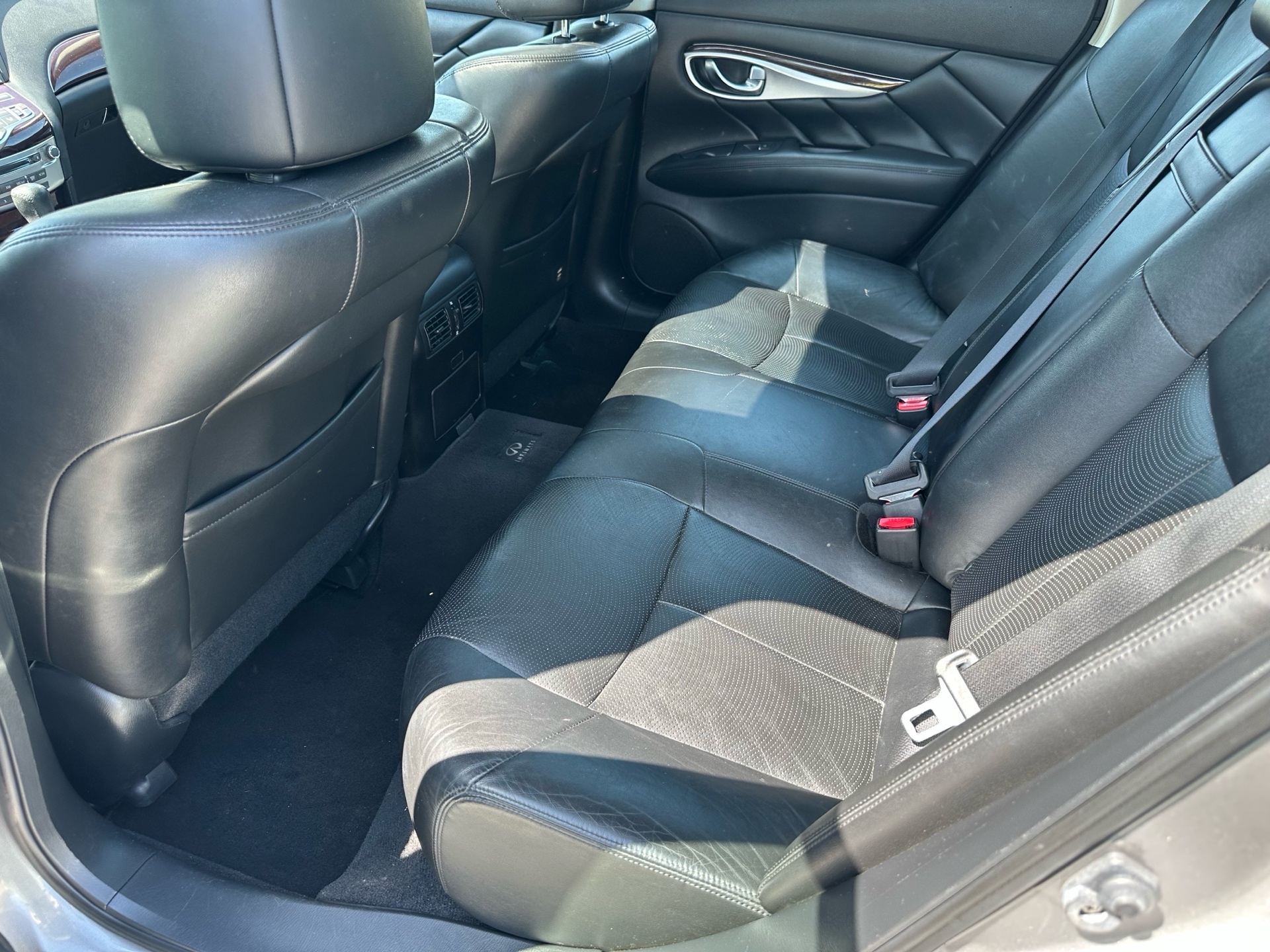 /choosesuperauto/2011-INFINITI-M37-591069824229304.jpg