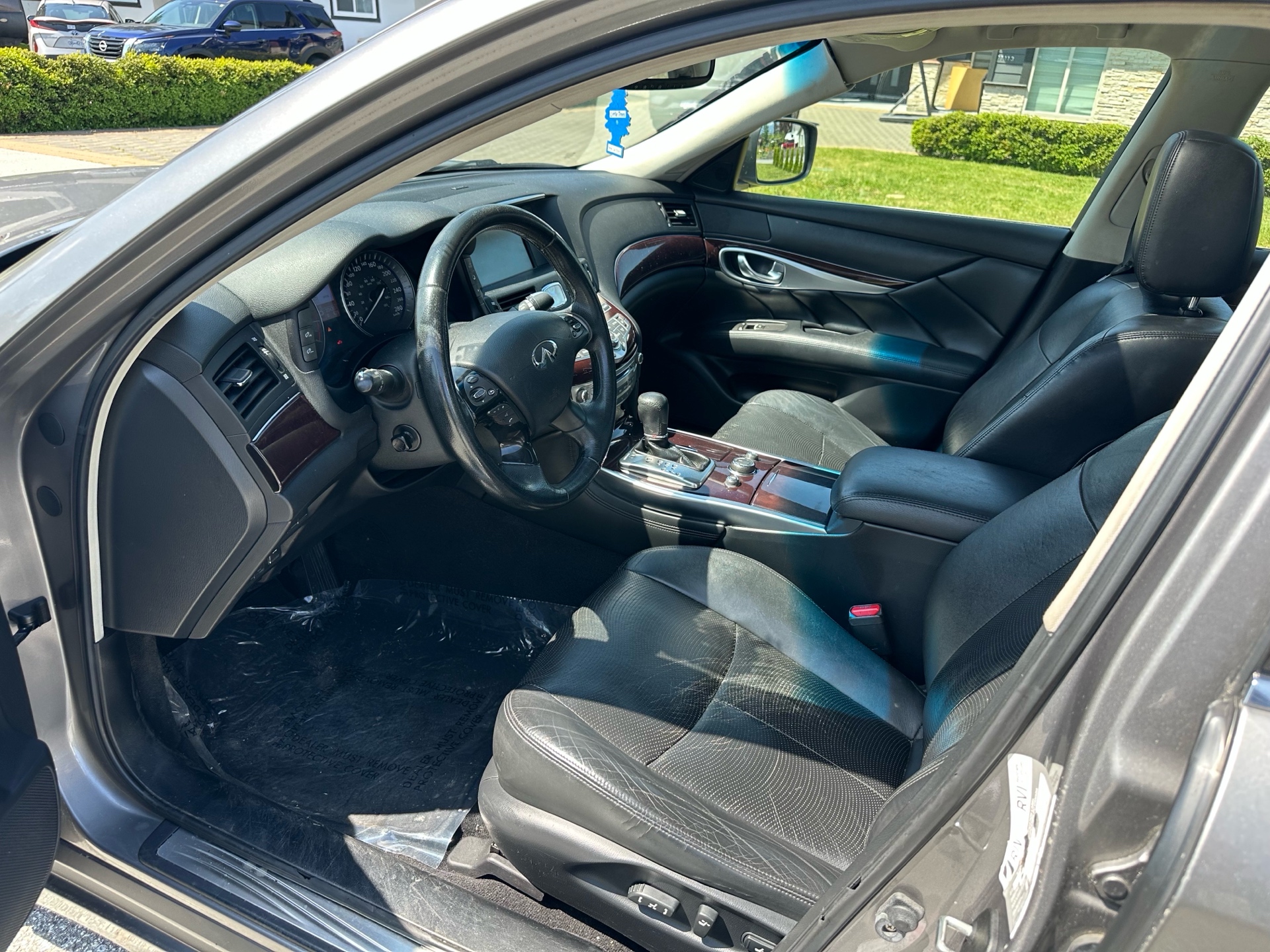 /choosesuperauto/2011-INFINITI-M37-8556159321190282.jpg