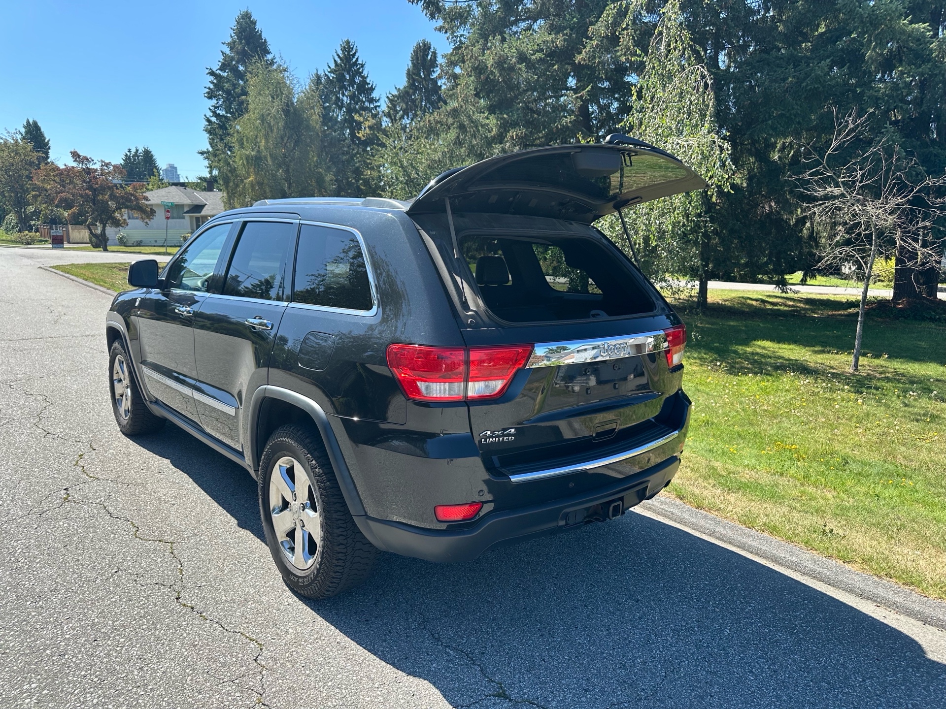 /choosesuperauto/2011-Jeep-GrandCherokee-04828639315871297.jpg