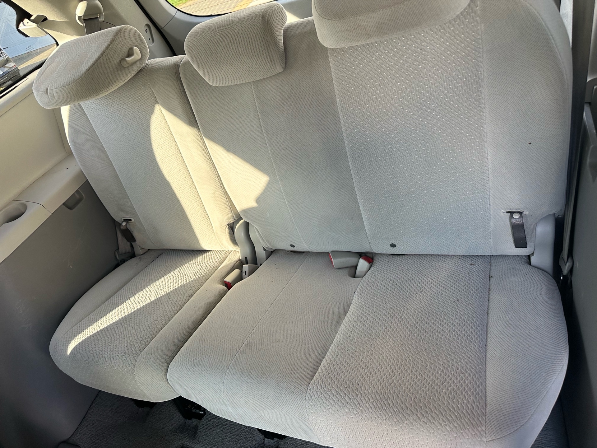 /choosesuperauto/2011-Toyota-Sienna-043284630990187756.jpg