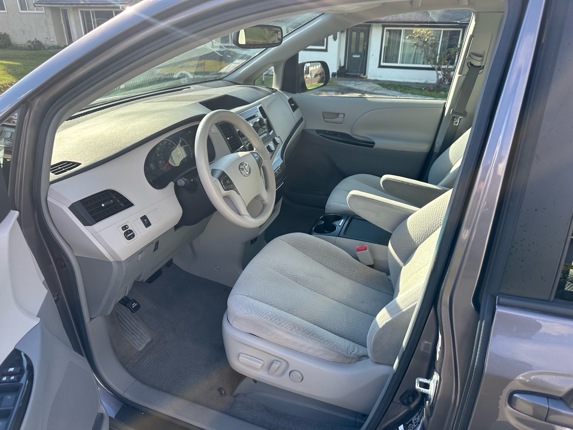 /choosesuperauto/2011-Toyota-Sienna-6076975755690419.jpg