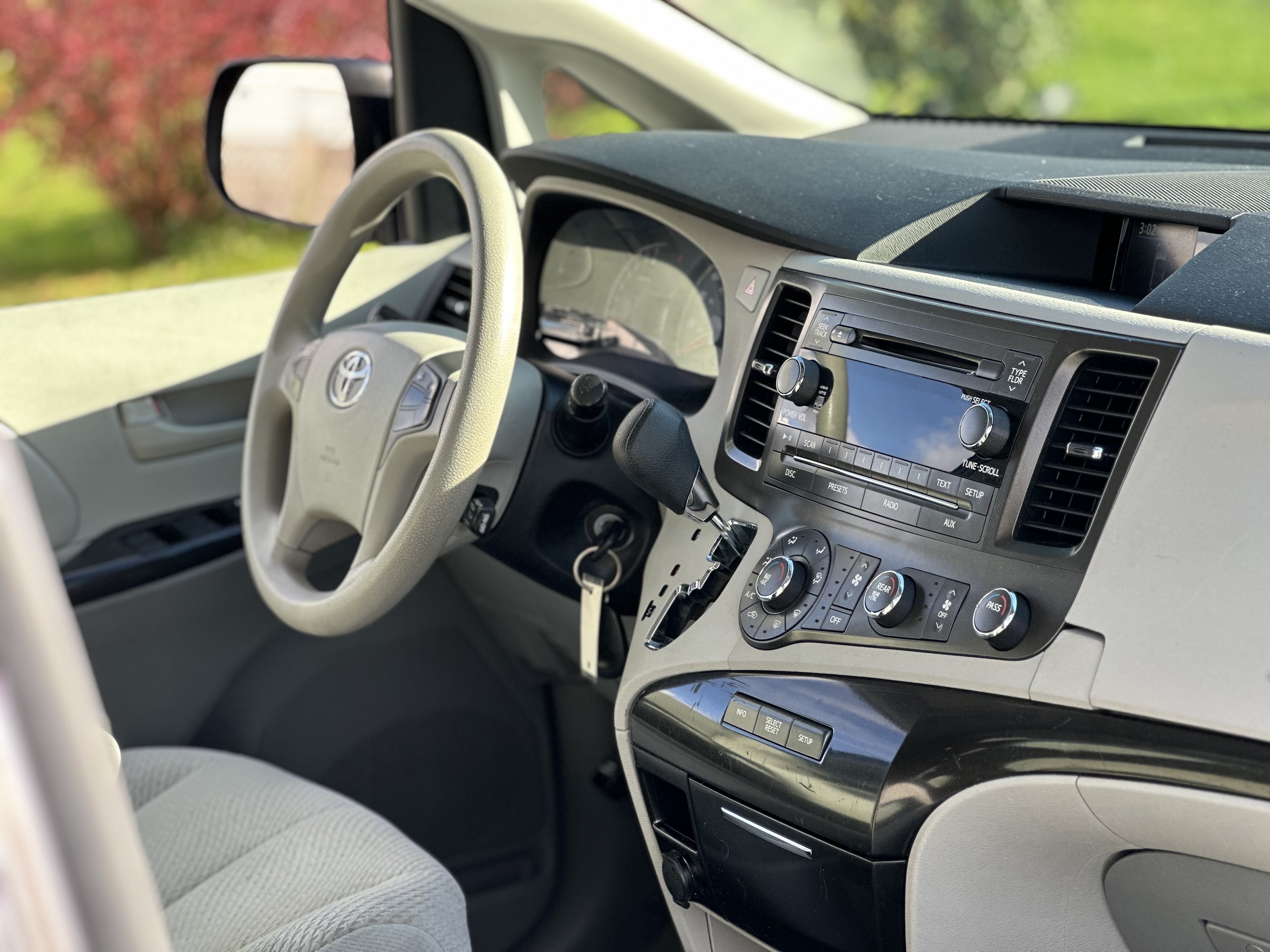 /choosesuperauto/2011-Toyota-Sienna-9612598298283523.jpg
