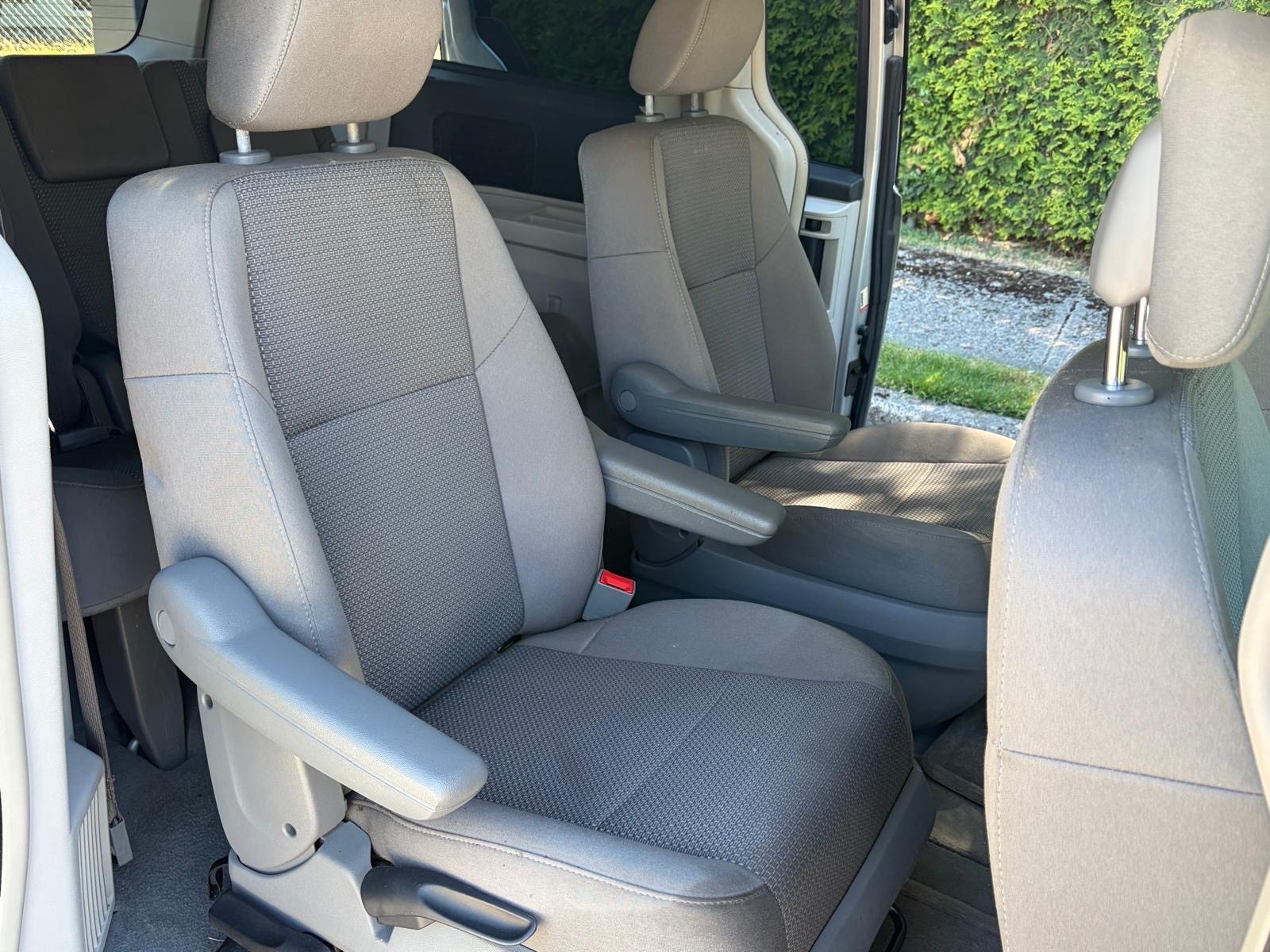 /choosesuperauto/2011-Volkswagen-Routan-7074924932690427.jpg