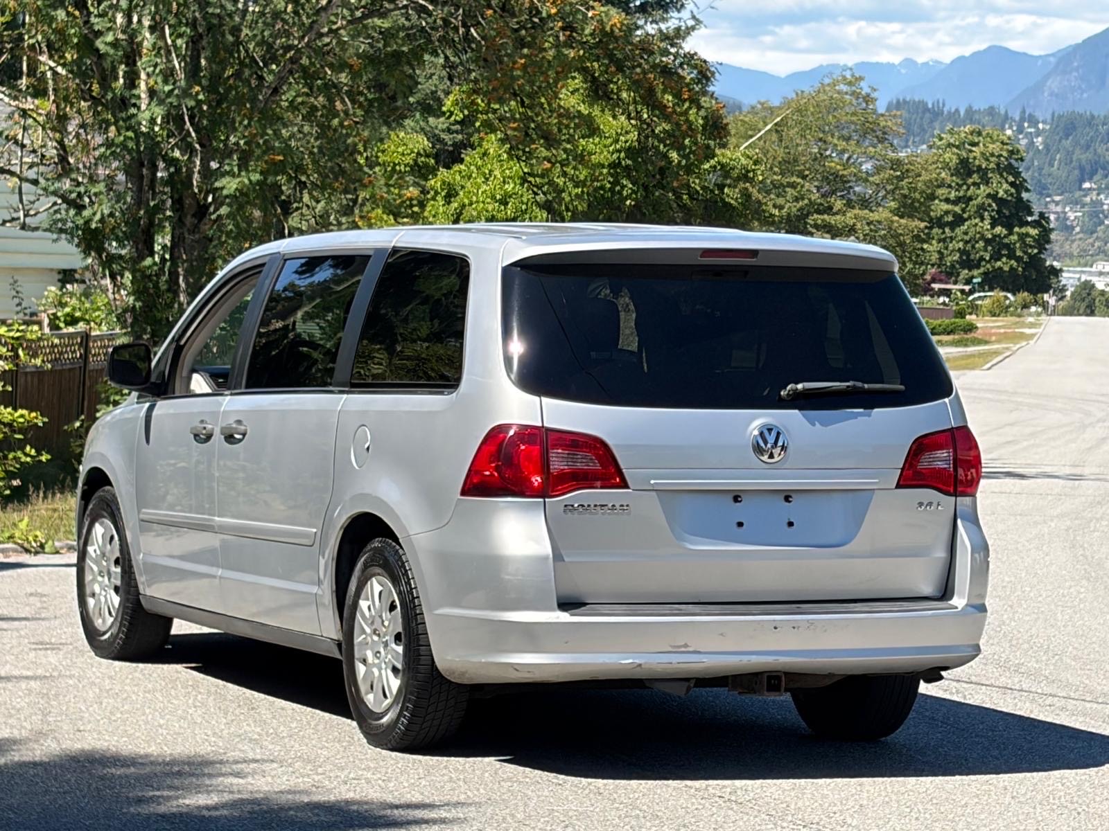 /choosesuperauto/2011-Volkswagen-Routan-7825893724102433.jpg