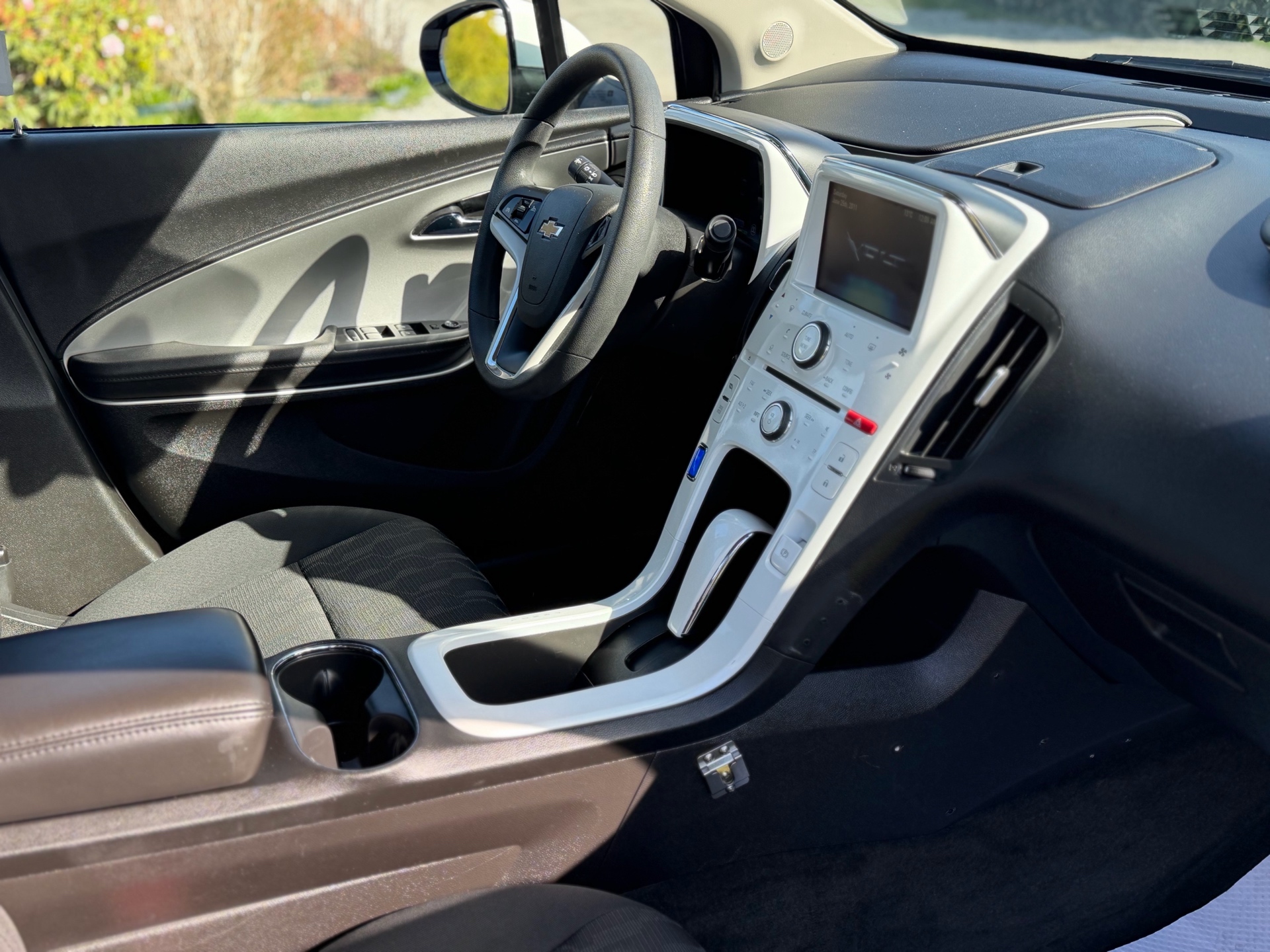 /choosesuperauto/2012-Chevrolet-Volt-22006650293828045.jpg
