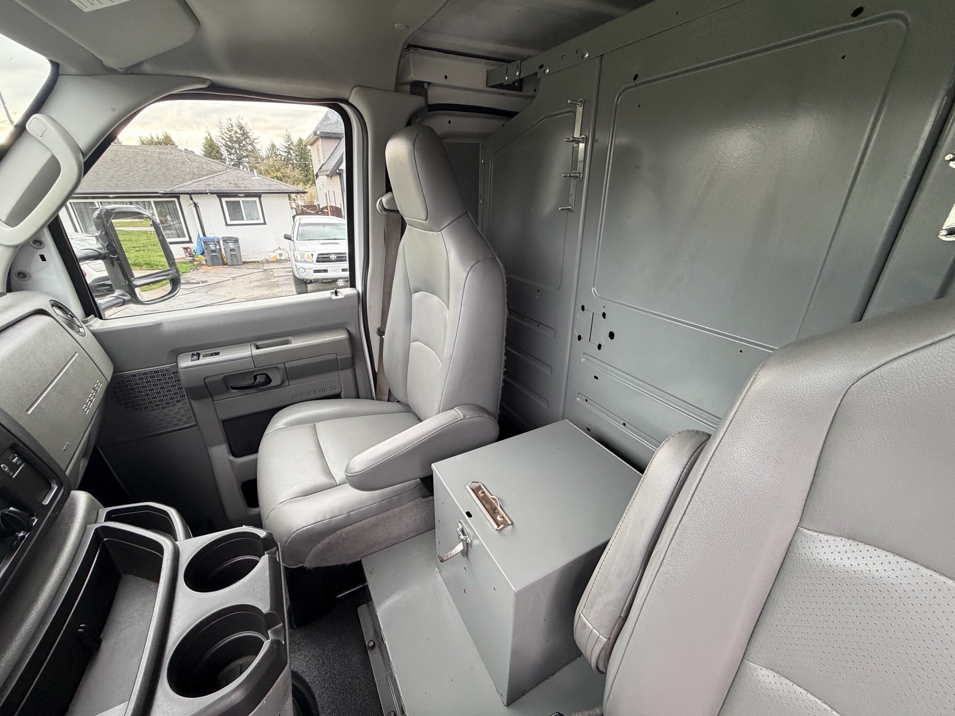 /choosesuperauto/2012-Ford-Econoline-790007976359254.jpg
