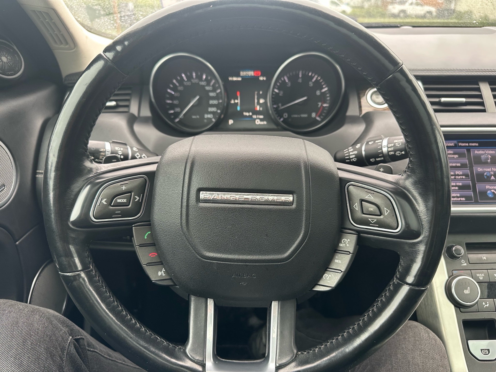 /choosesuperauto/2012-LandRover-RangeRover-46954709074289047.jpg