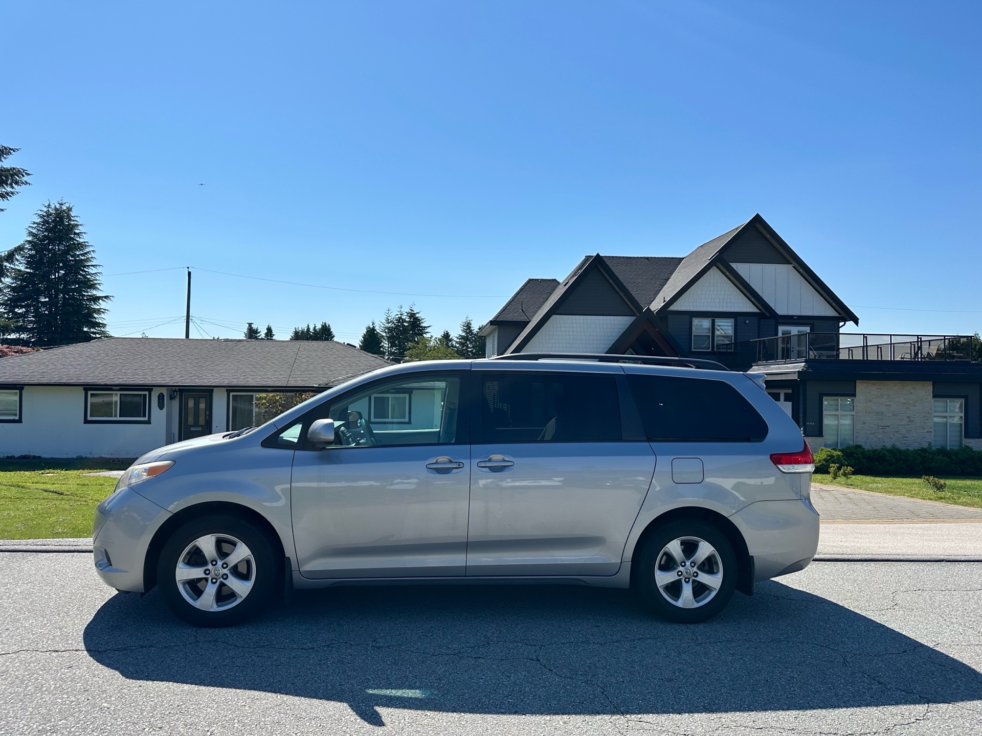 /choosesuperauto/2012-Toyota-Sienna-10166630599983462.jpg