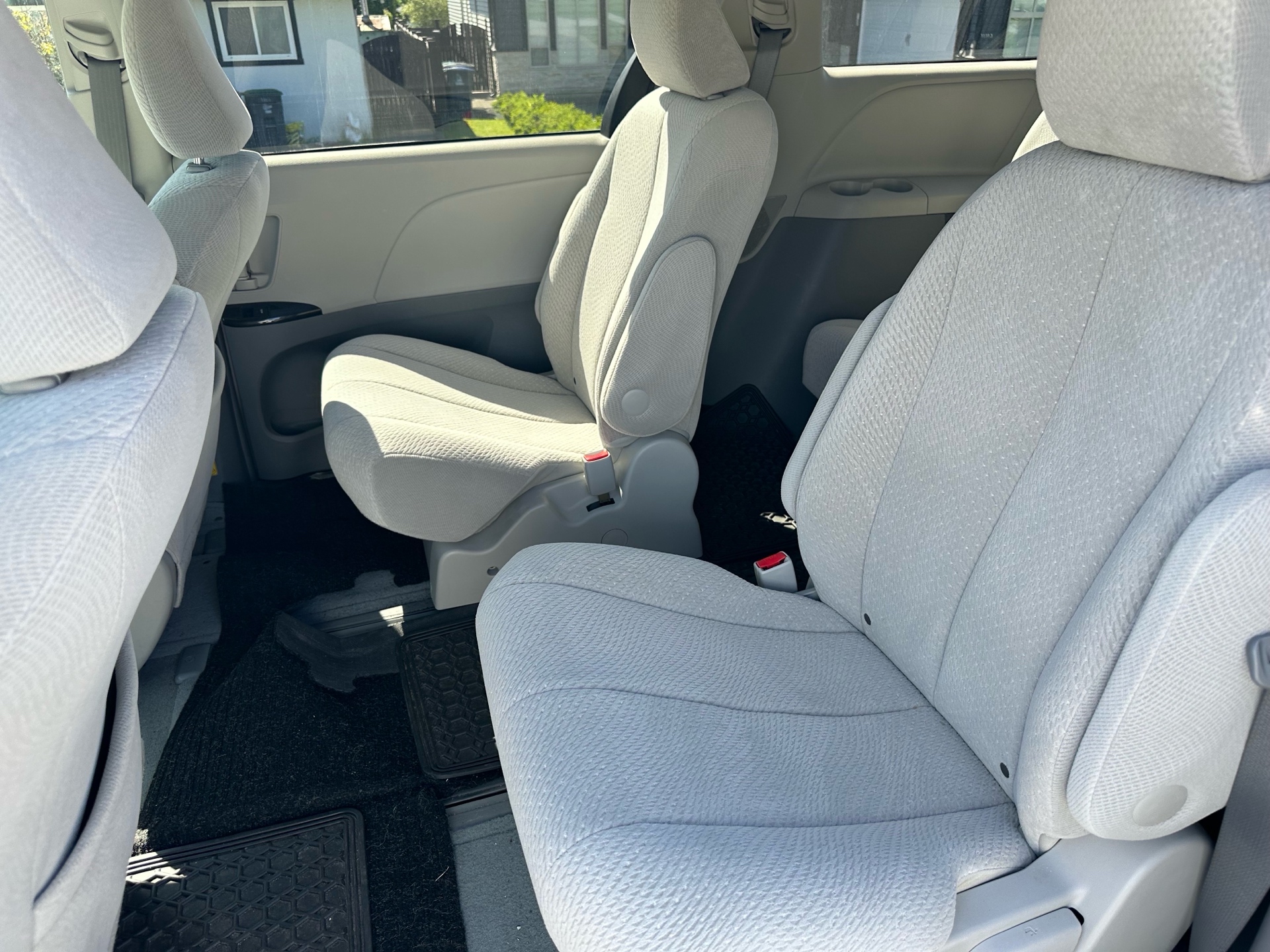 /choosesuperauto/2012-Toyota-Sienna-2975969136233463.jpg