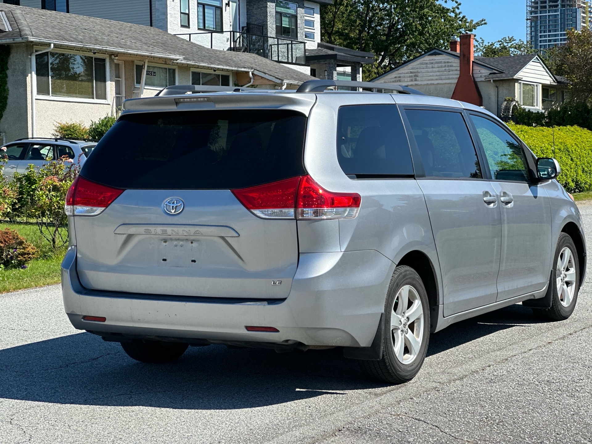 /choosesuperauto/2012-Toyota-Sienna-3184178005734608.jpg