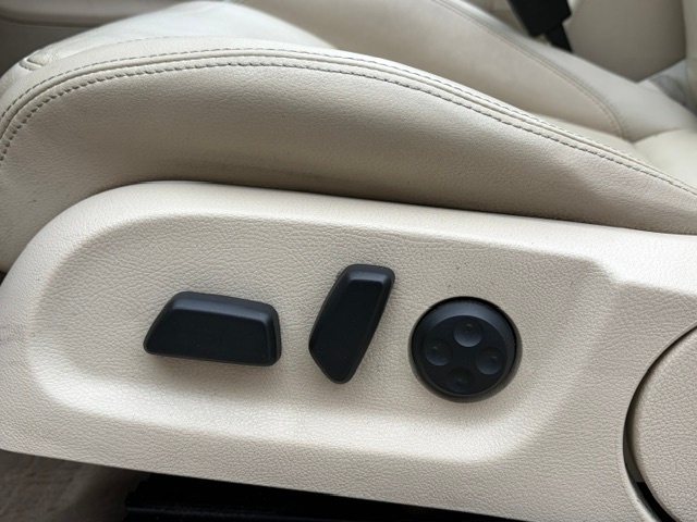 /choosesuperauto/2012-Volkswagen-Eos-0946228906361517.jpg