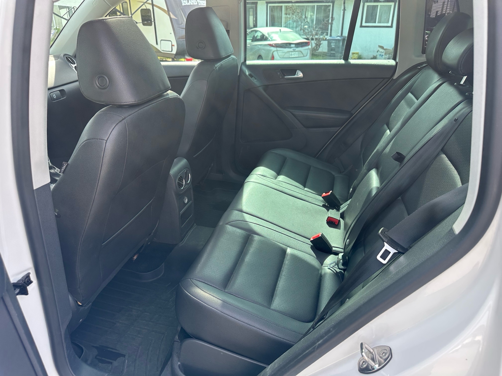 /choosesuperauto/2012-Volkswagen-Tiguan-1362007620440262.jpg