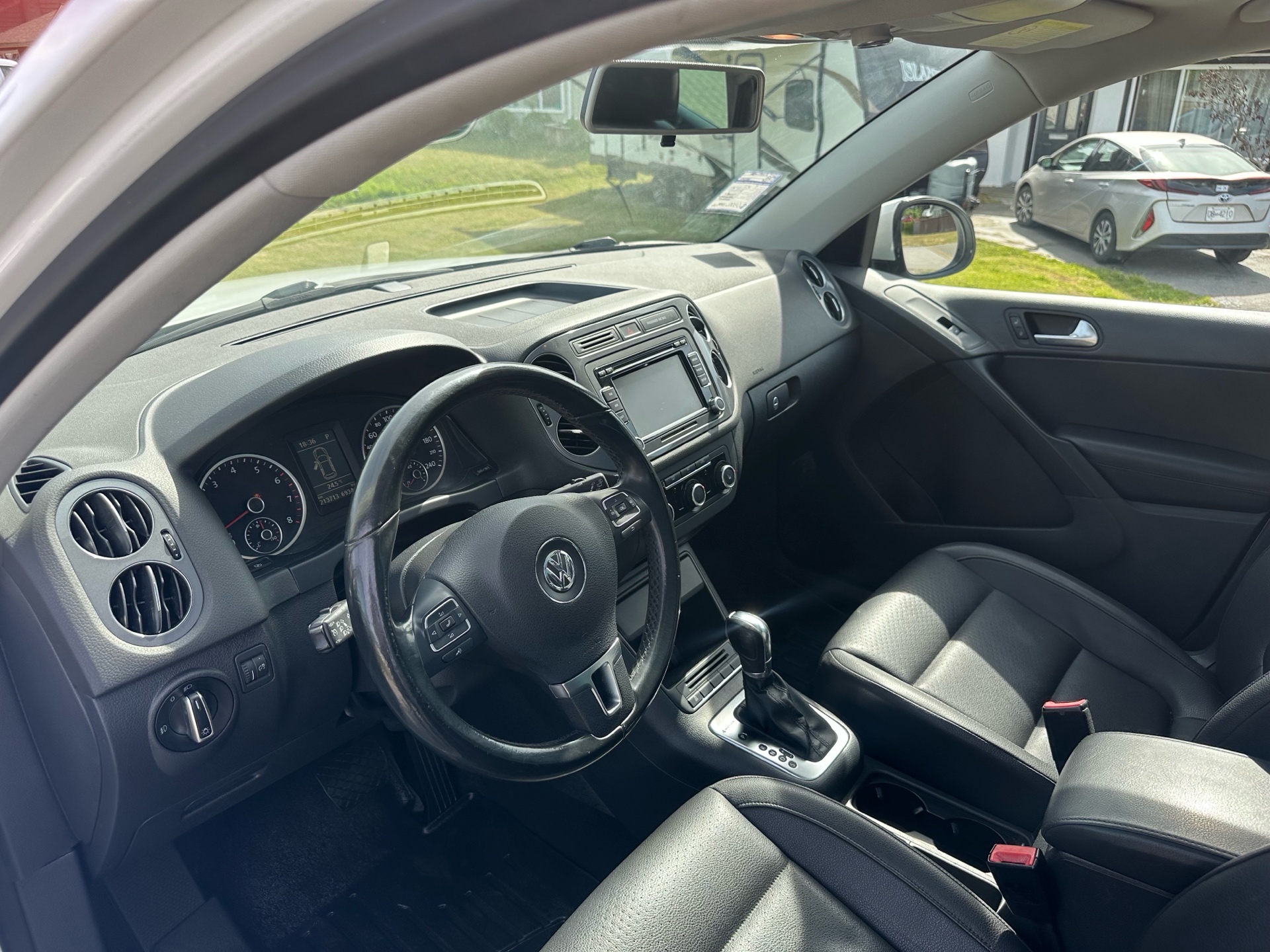 /choosesuperauto/2012-Volkswagen-Tiguan-2878823905493315.jpg