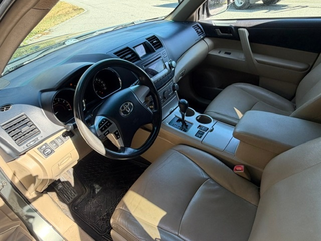 /choosesuperauto/2013-Toyota-Highlander-4388318916102576.jpg