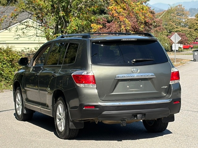 /choosesuperauto/2013-Toyota-Highlander-6401940640820385.jpg