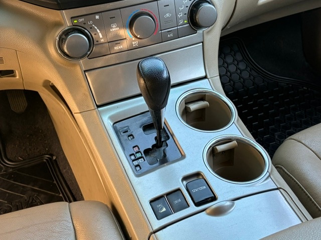 /choosesuperauto/2013-Toyota-Highlander-674671753360157.jpg