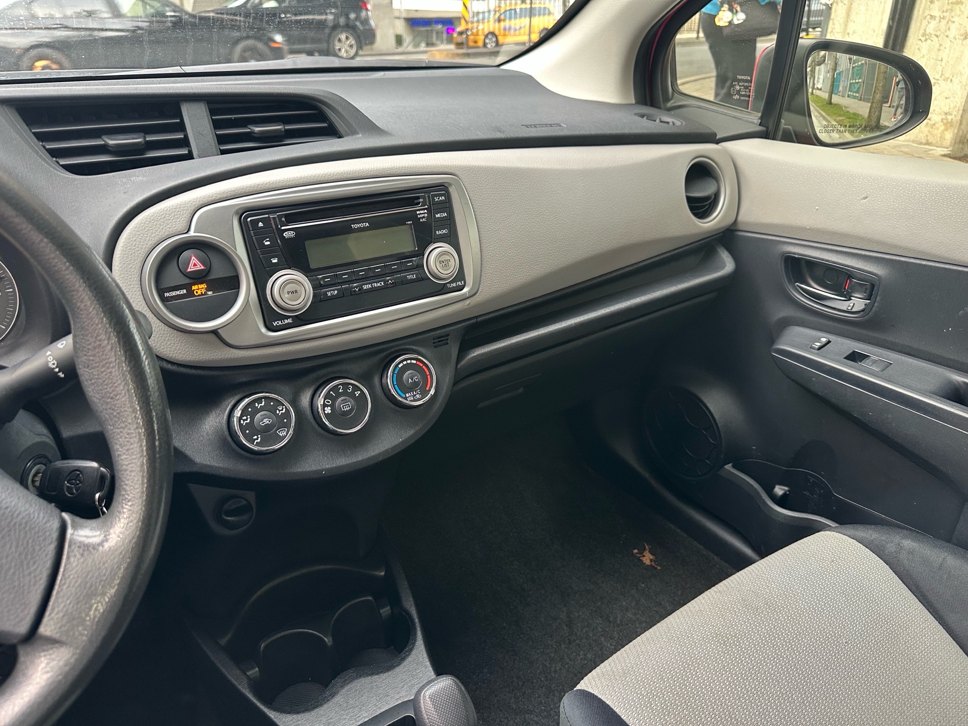 /choosesuperauto/2013-Toyota-Yaris-6263842259457357.jpg