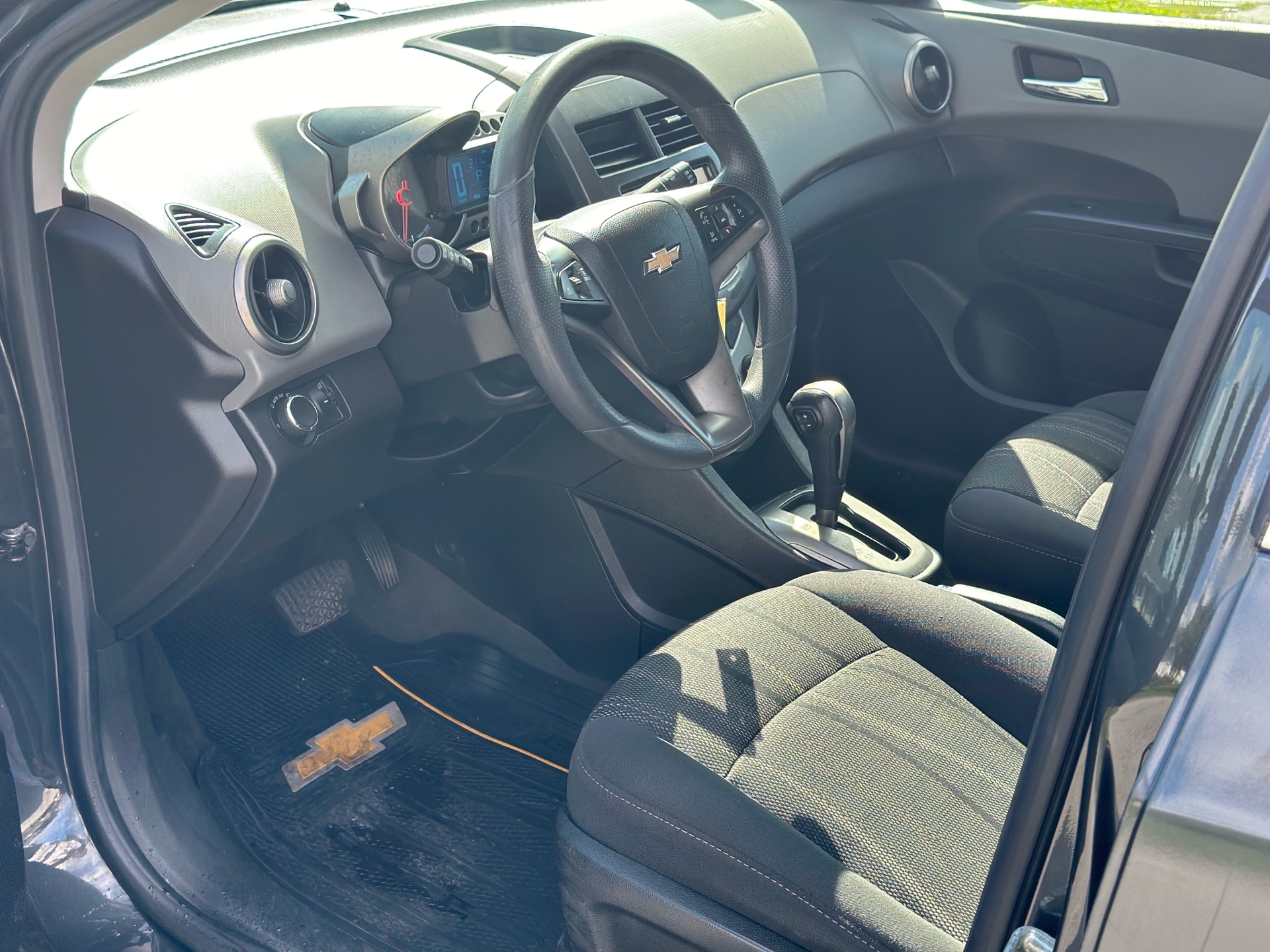 /choosesuperauto/2014-Chevrolet-Sonic-8485661680332677.jpg