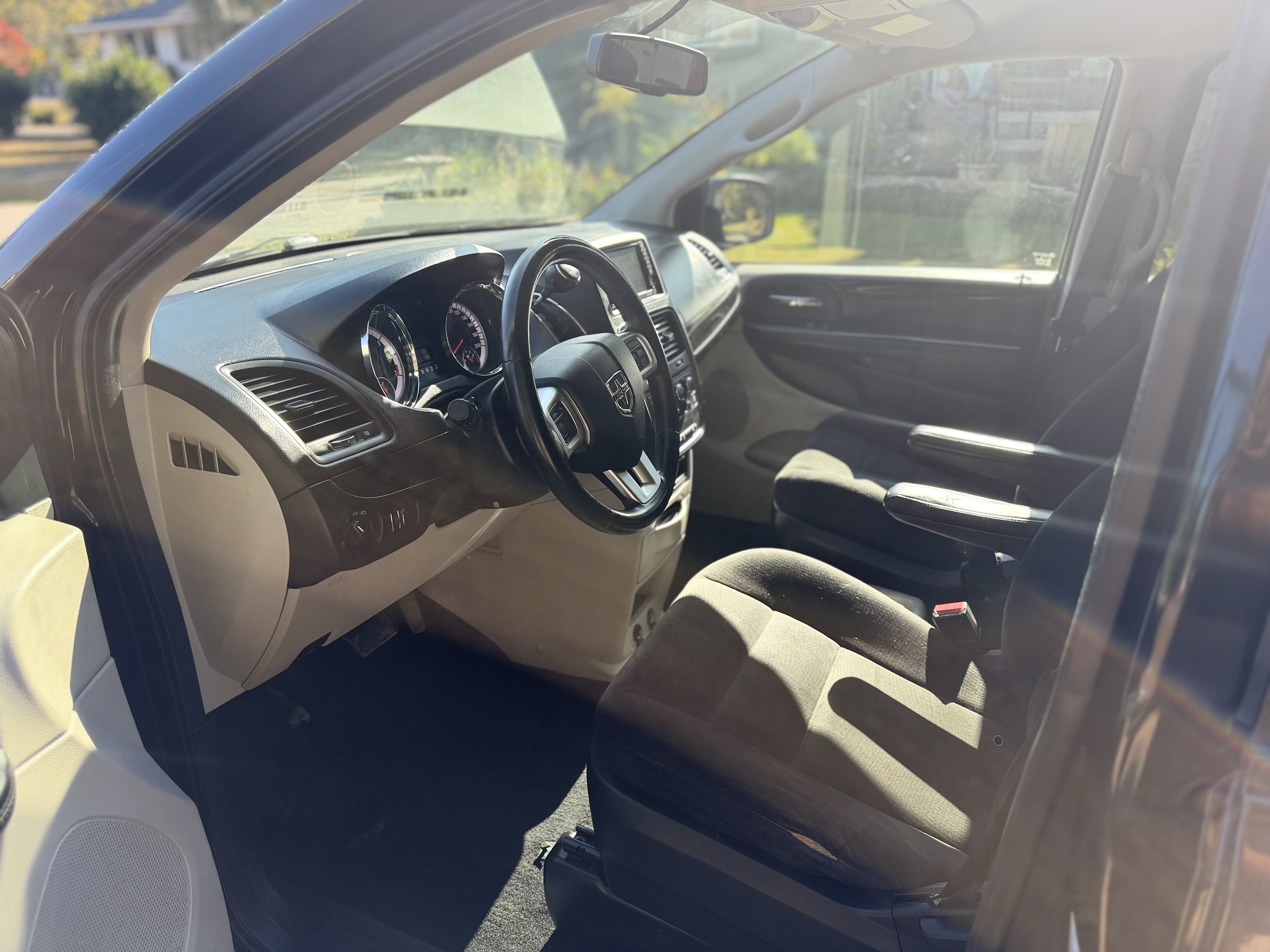 /choosesuperauto/2015-Dodge-GrandCaravan-19752692529840776.jpg