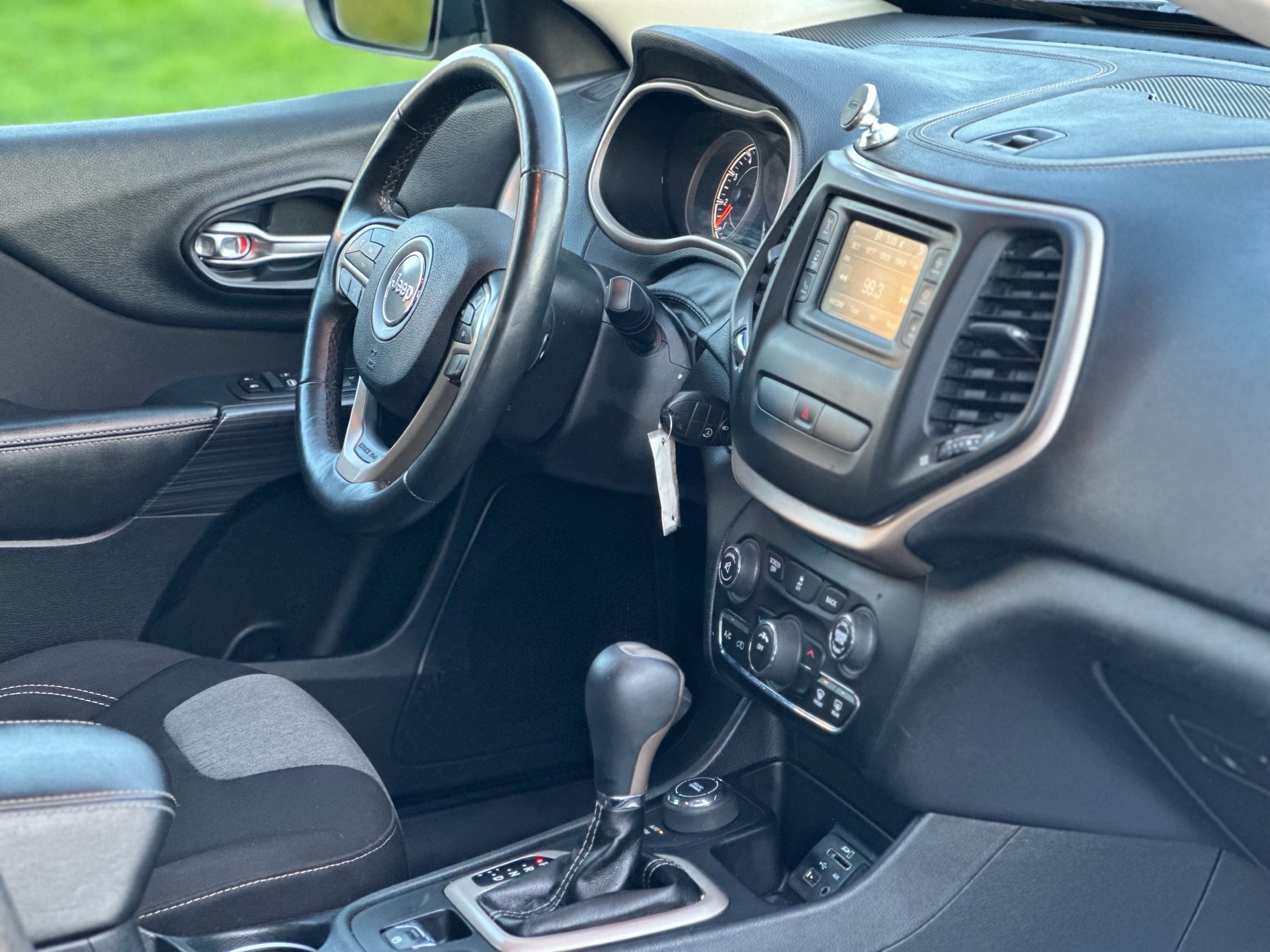 /choosesuperauto/2016-Jeep-Cherokee-23341762981254455.jpg