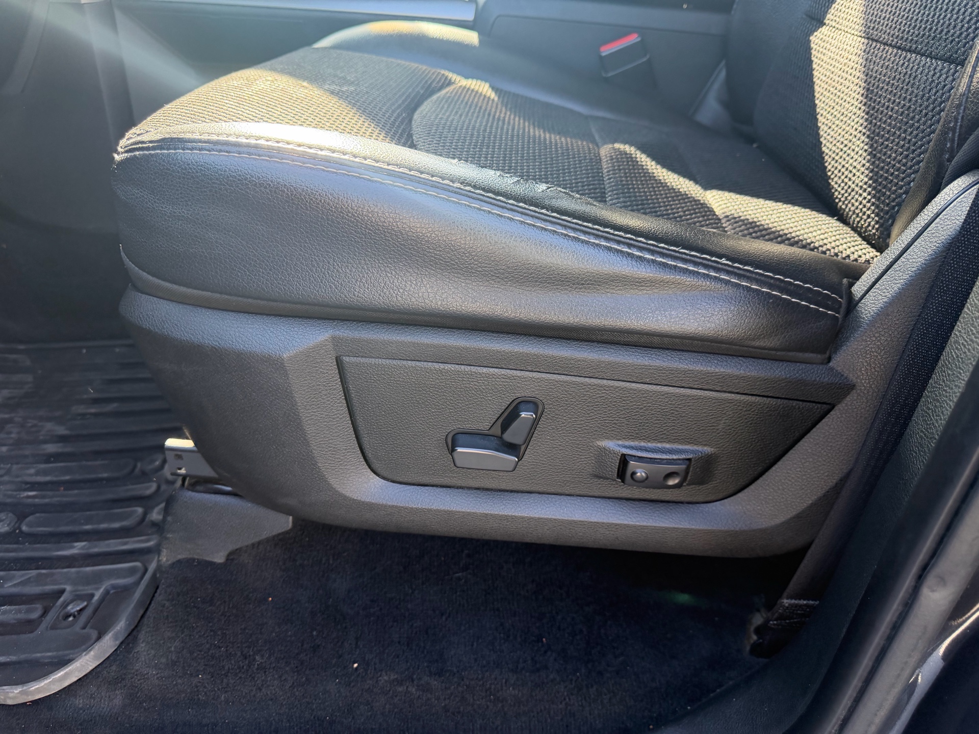 /choosesuperauto/2016-Ram-1500-39918545446096987.jpg