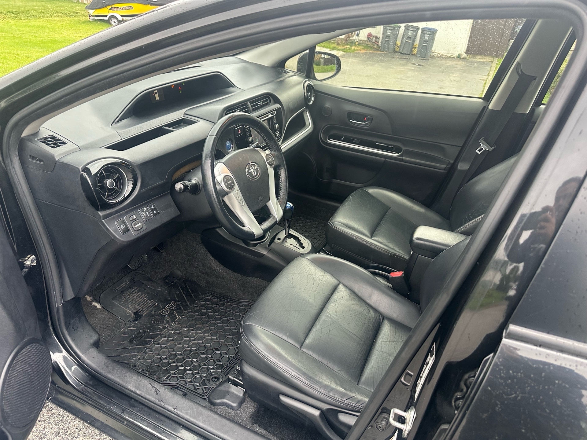 /choosesuperauto/2016-Toyota-Priusc-047216131362730396.jpg