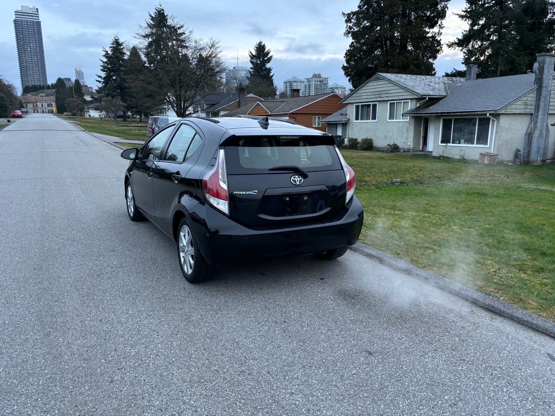 /choosesuperauto/2016-Toyota-Priusc-2224982747084785.jpg