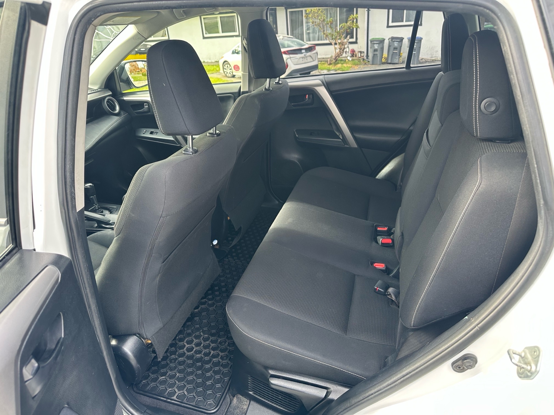 /choosesuperauto/2017-Toyota-RAV4Hybrid-3557205663286125.jpg