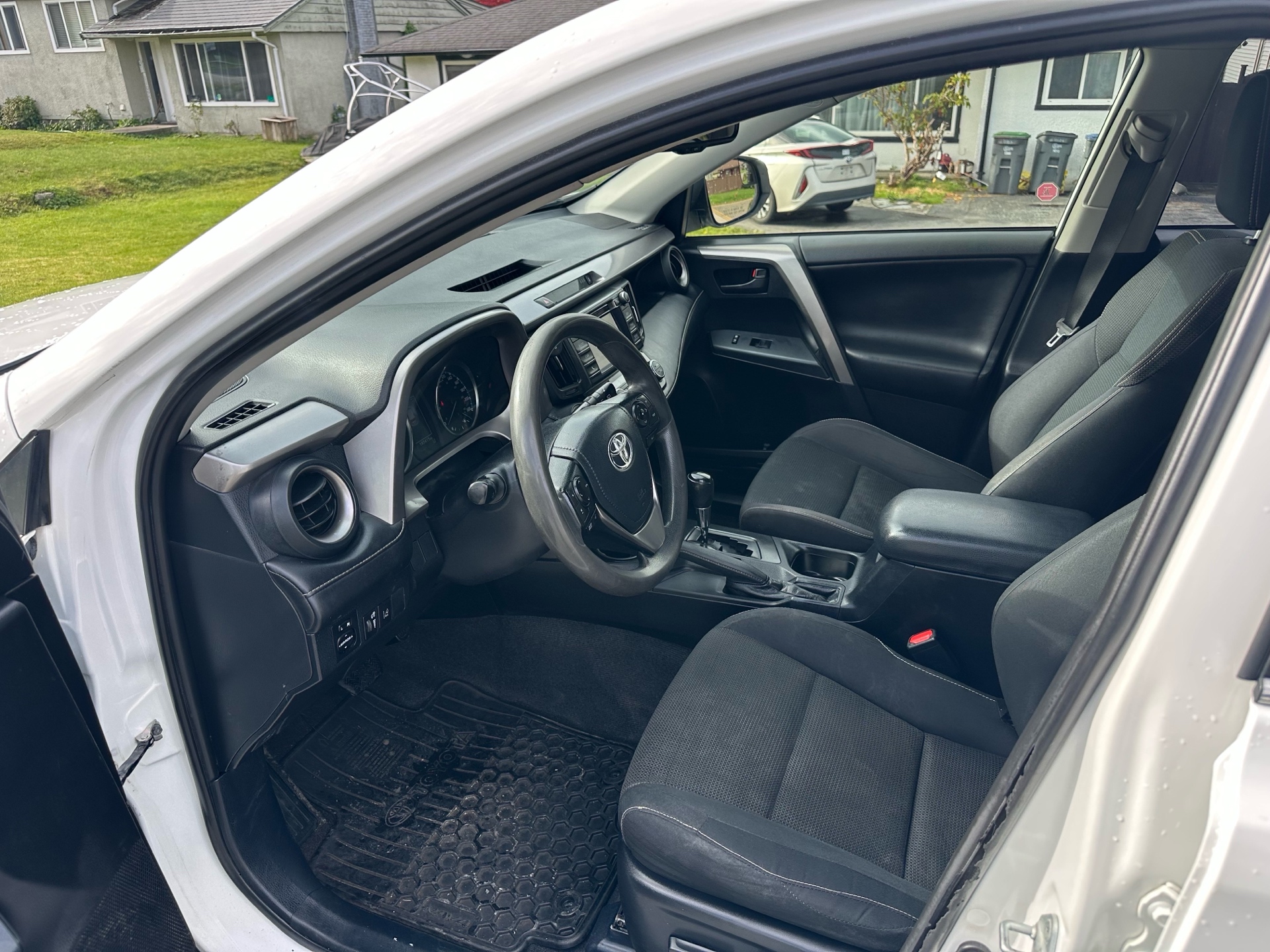 /choosesuperauto/2017-Toyota-RAV4Hybrid-5650256749720843.jpg