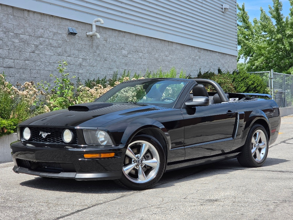 2007 Ford Mustang GT CONVERTIBLE-V8-5 SPEED MANUAL-CERTIFIED