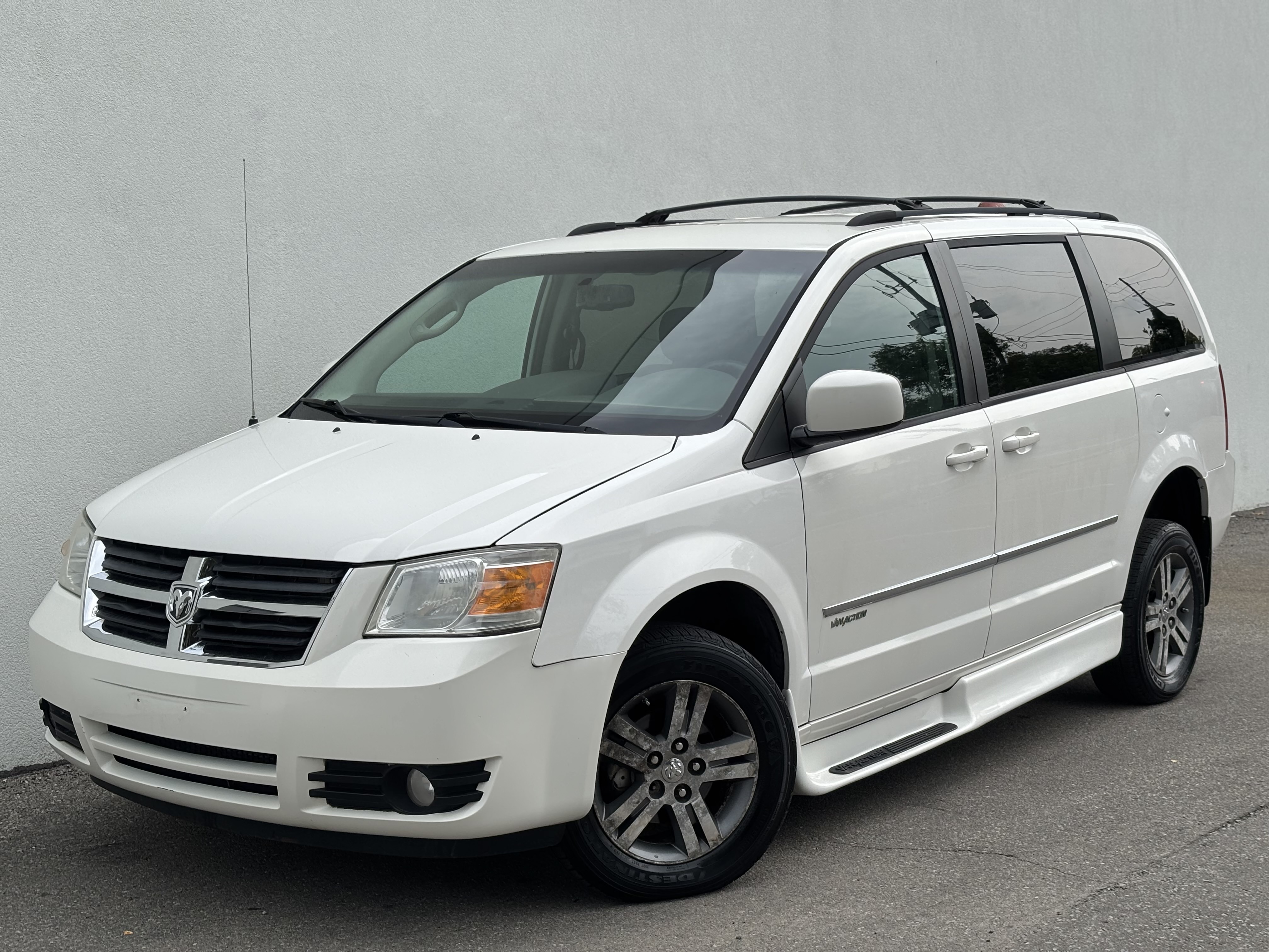 2010 Dodge Grand Caravan SXT **VAN-ACTION WHEEL CHAIR ACCESSIBLE-4.0L V6-CERTFIED**