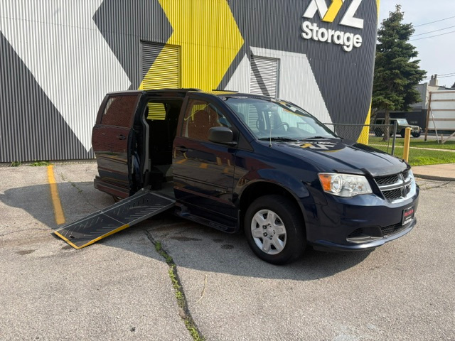 2013 Dodge Grand Caravan SAVARIA WHEEL CHAIR ACCESSIBLE-REAR CAMERA-TV/DVD