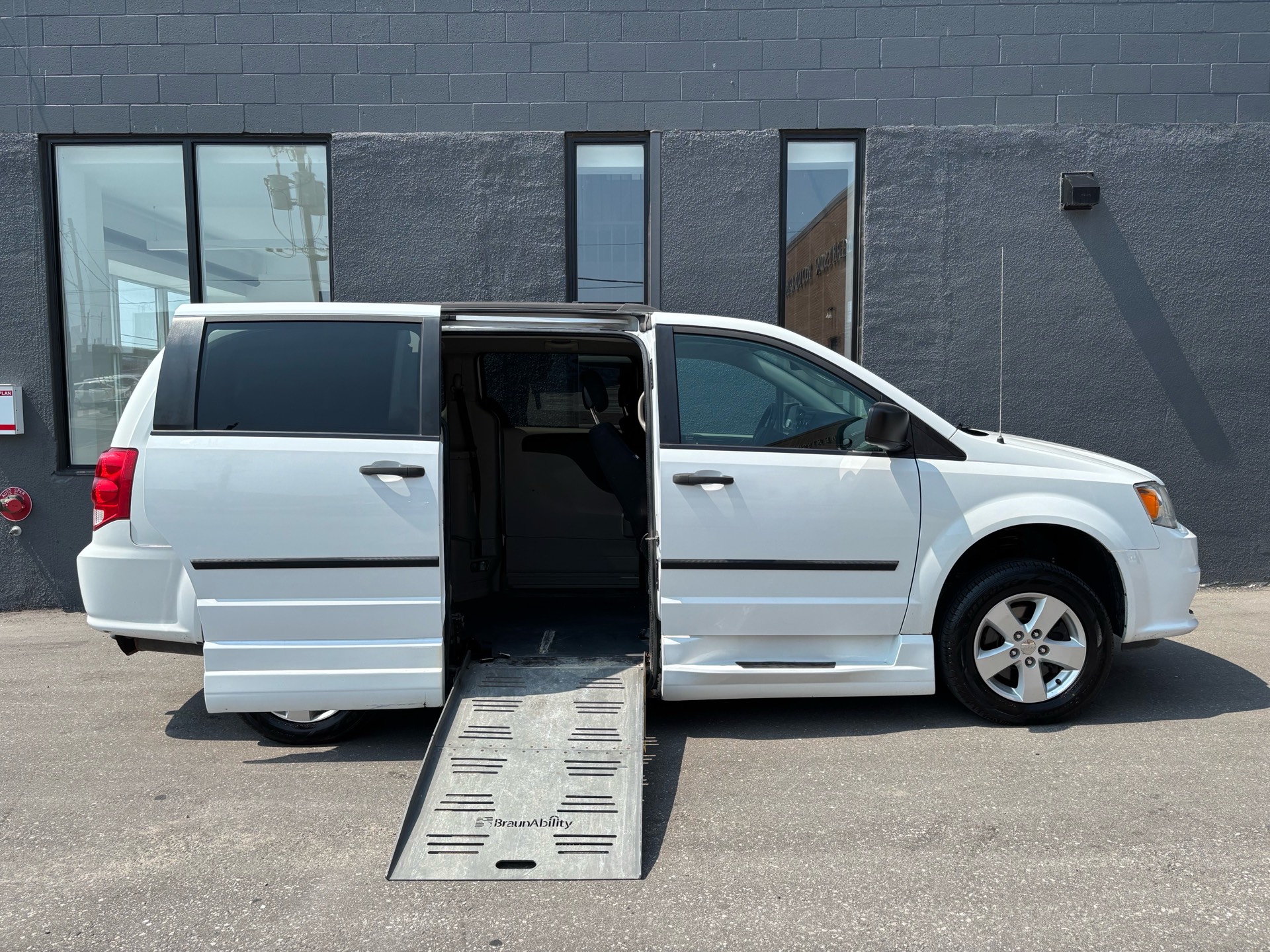 2016 Dodge Grand Caravan BRAUN ABILITY WHEEL CHAIR ACCESSIBLE-CERTIFIED