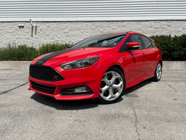 2017 Ford Focus ST 6 SPD MANUAL-LEATHER RECARO-ROOF-CAMERA!
