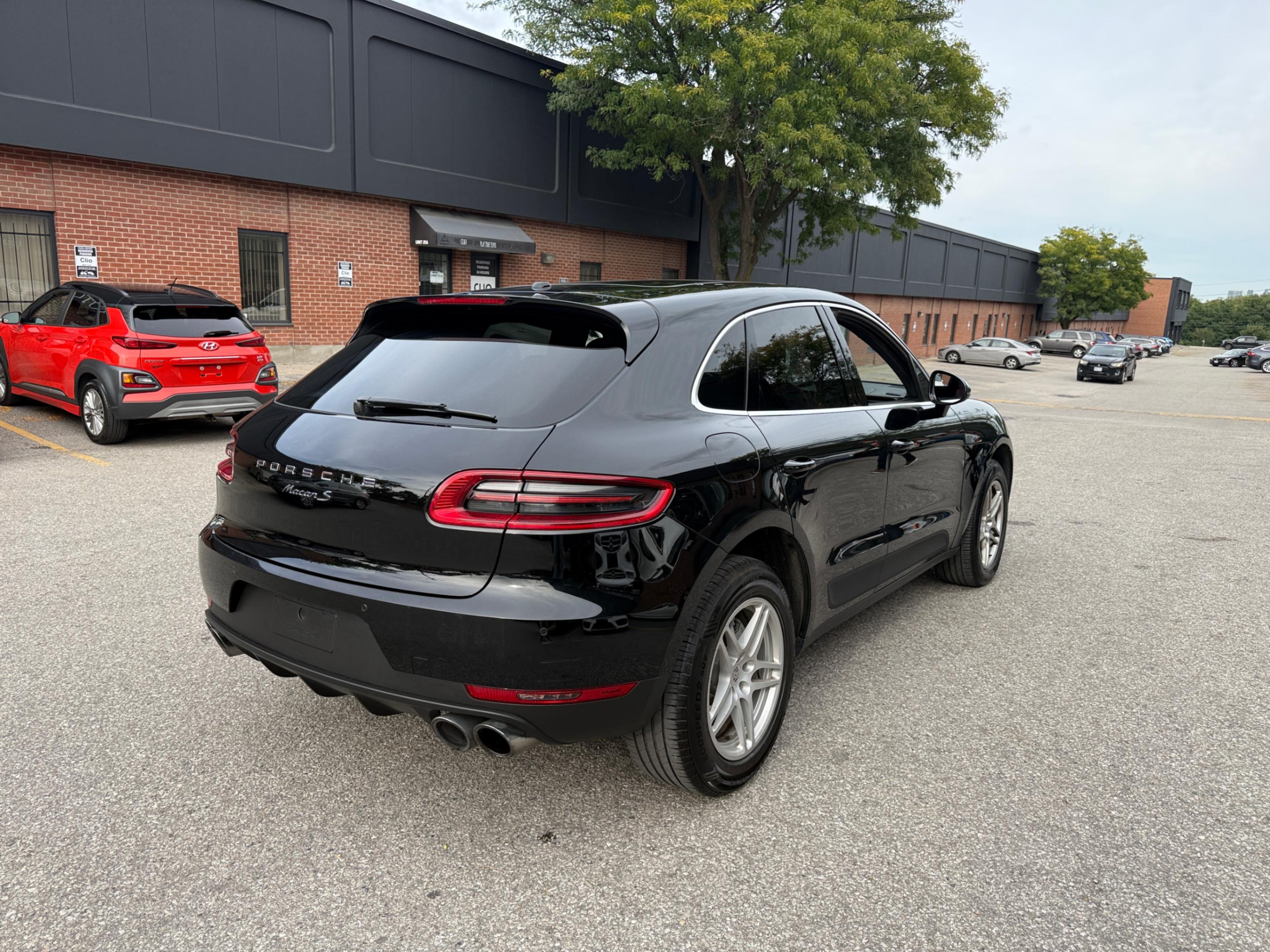 /crownautomobile/2017-Porsche-Macan-5189457312033341.jpg