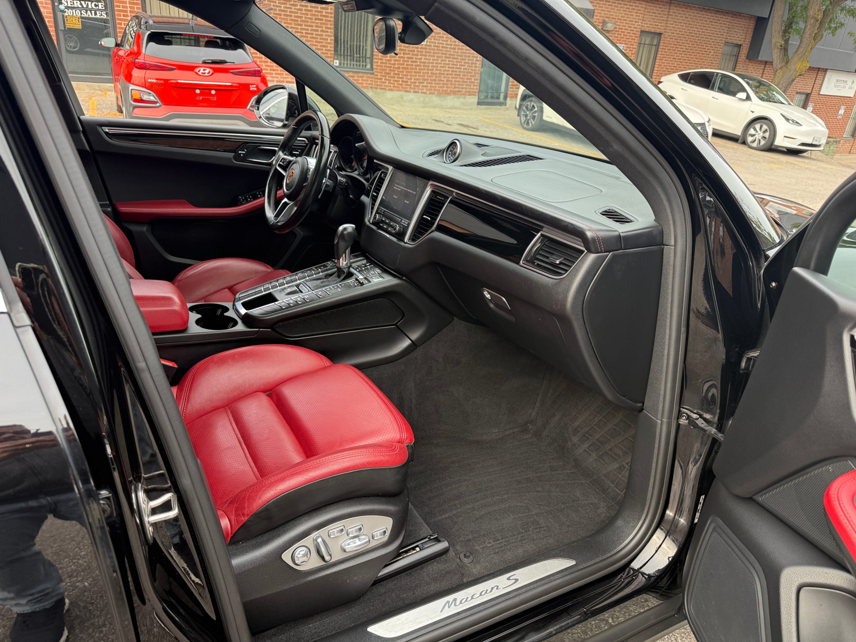 /crownautomobile/2017-Porsche-Macan-5341063760824847.jpg