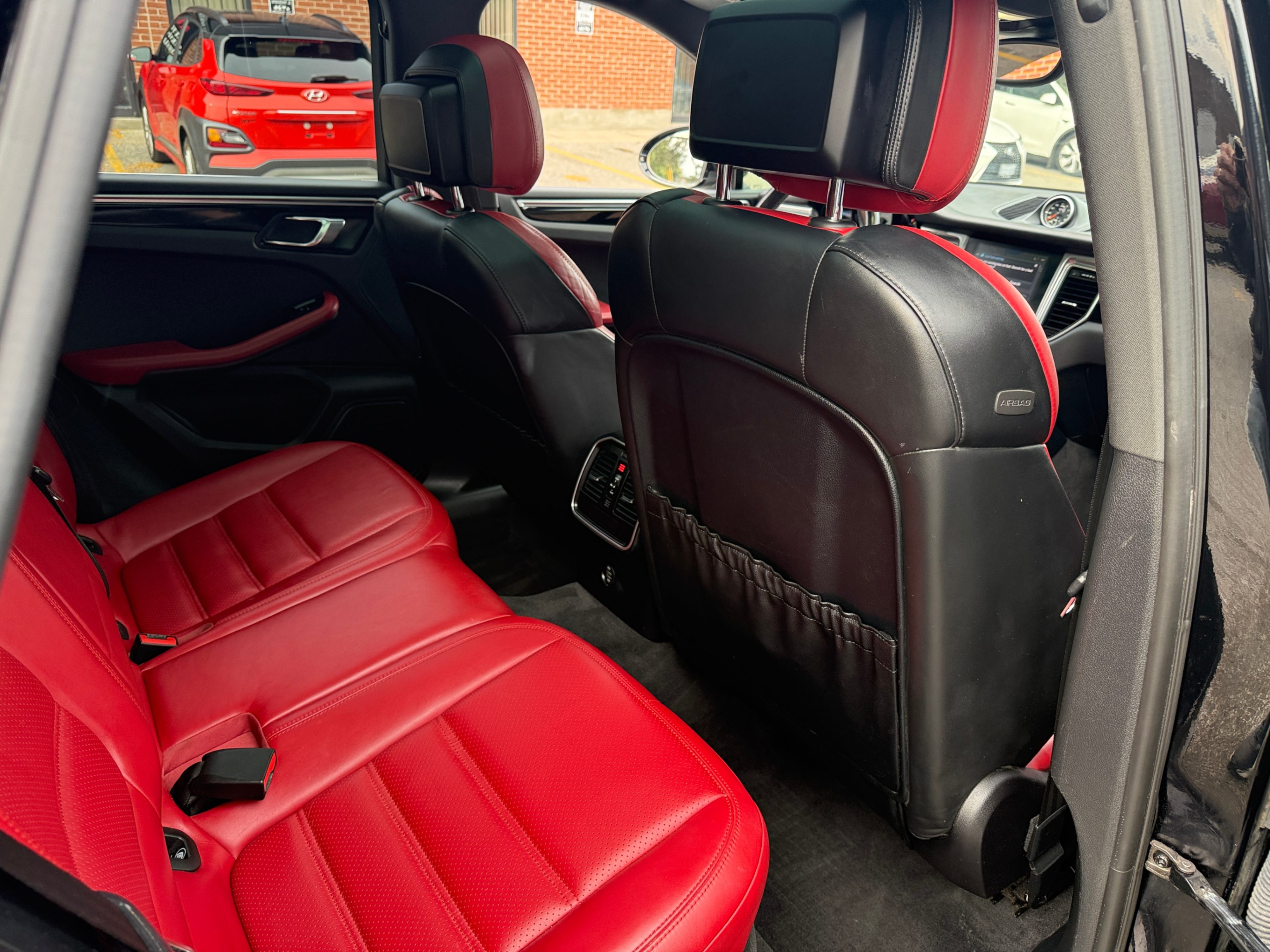 /crownautomobile/2017-Porsche-Macan-9026518719244359.jpg
