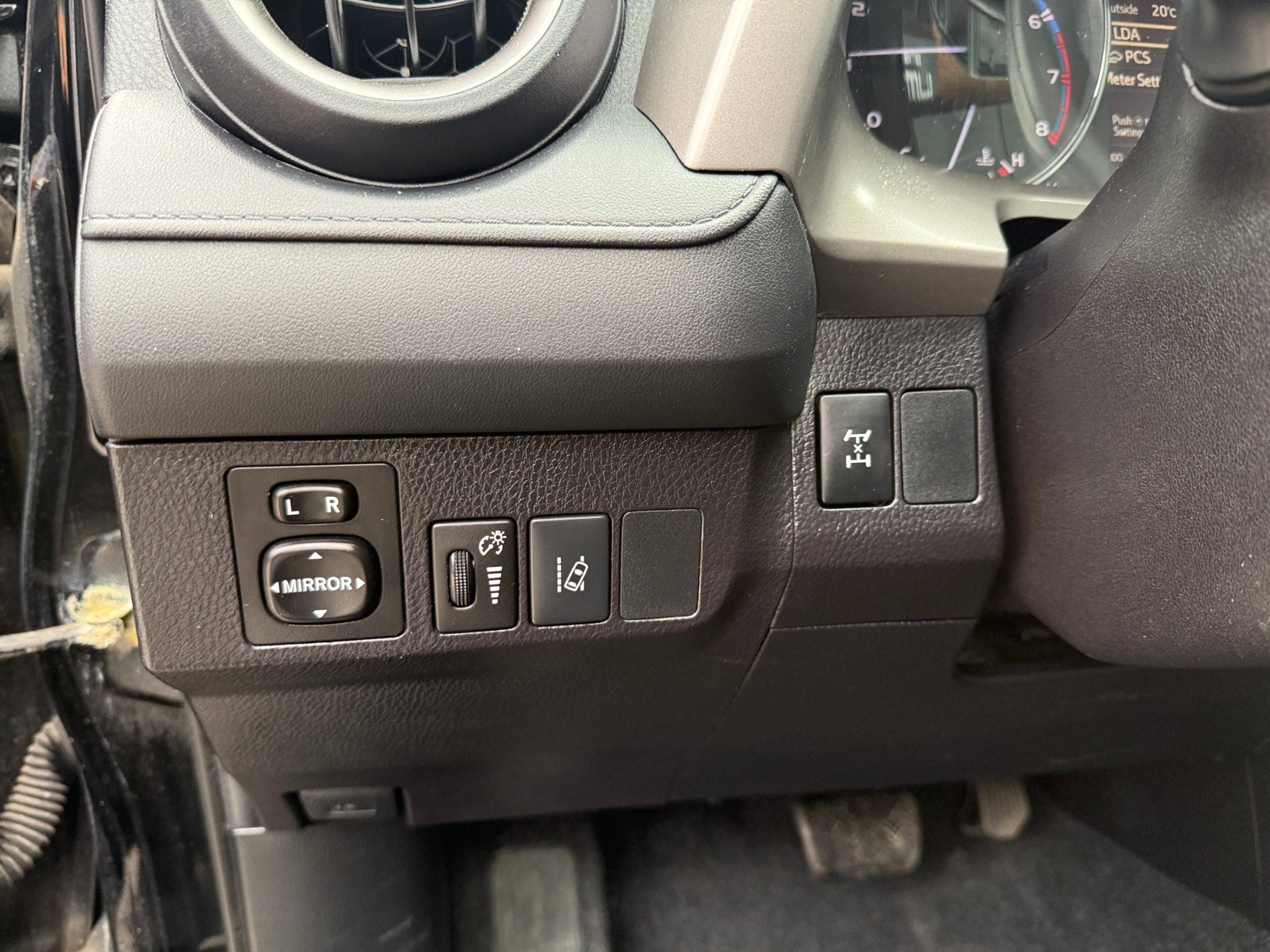 /crownautomobile/2018-Toyota-RAV4-059621591683457265.jpg